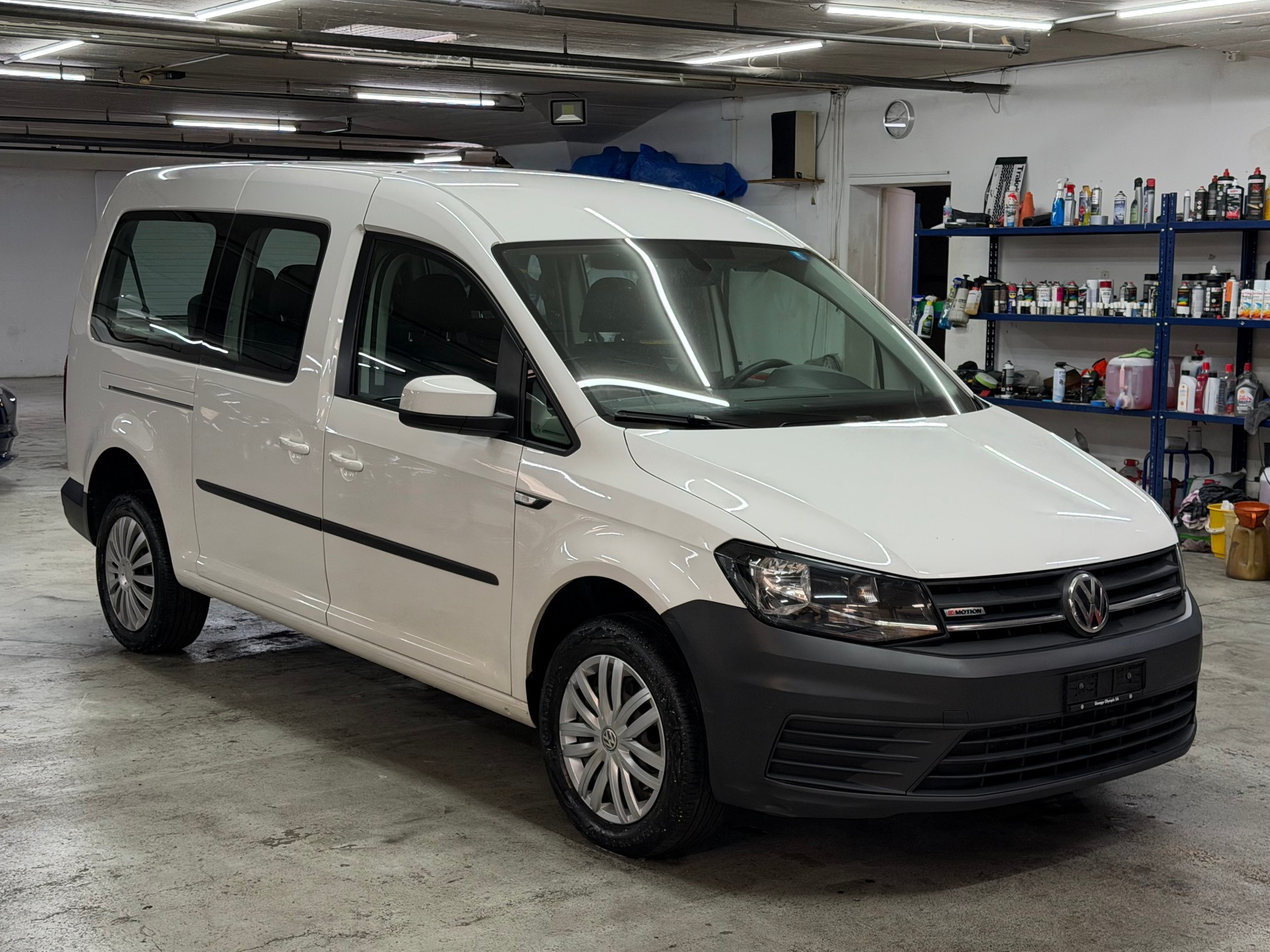 VW Caddy Maxi 2.0 TDI Family 4Motion-image-5
