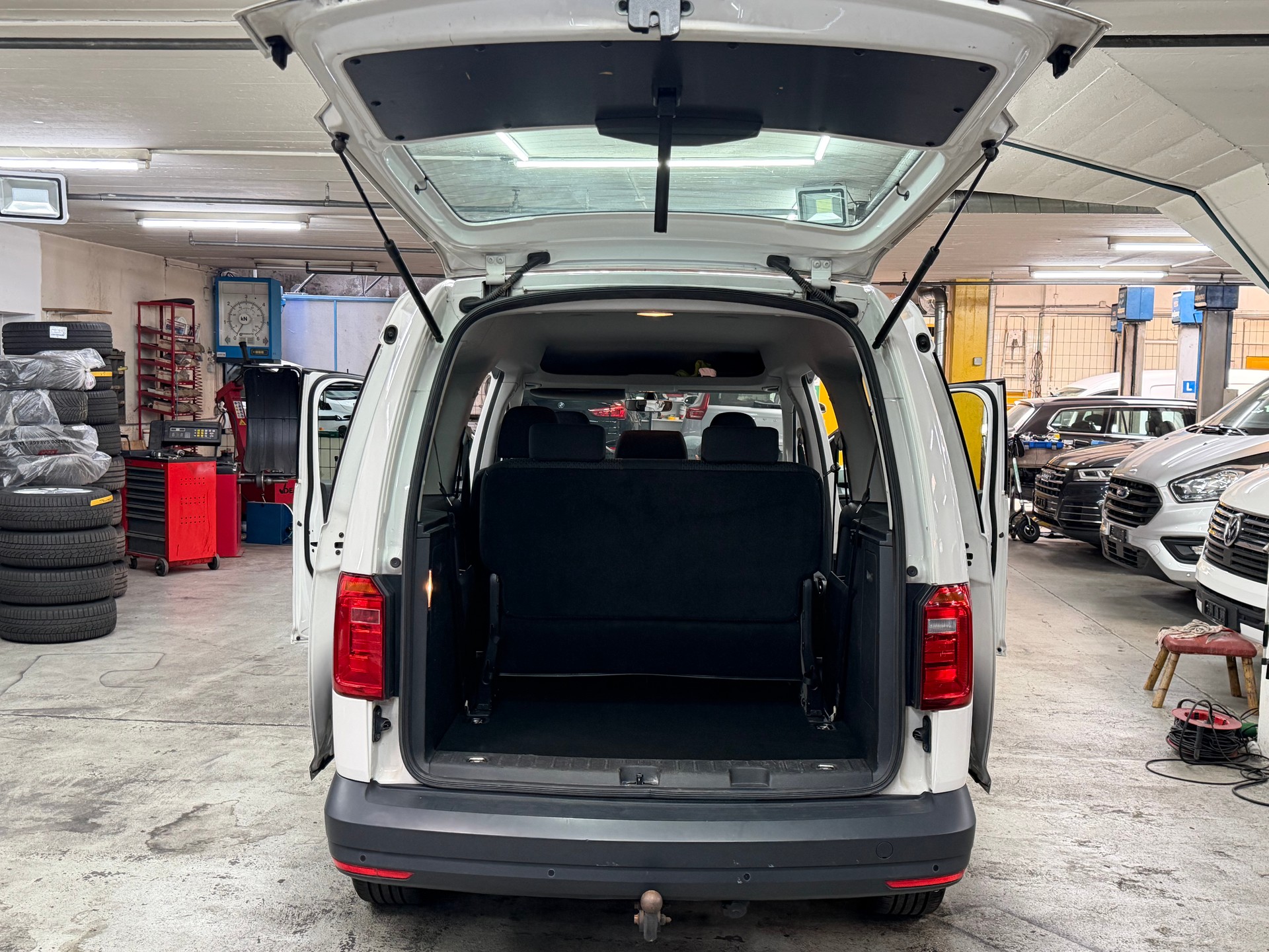 VW Caddy Maxi 2.0 TDI Family 4Motion-image-8