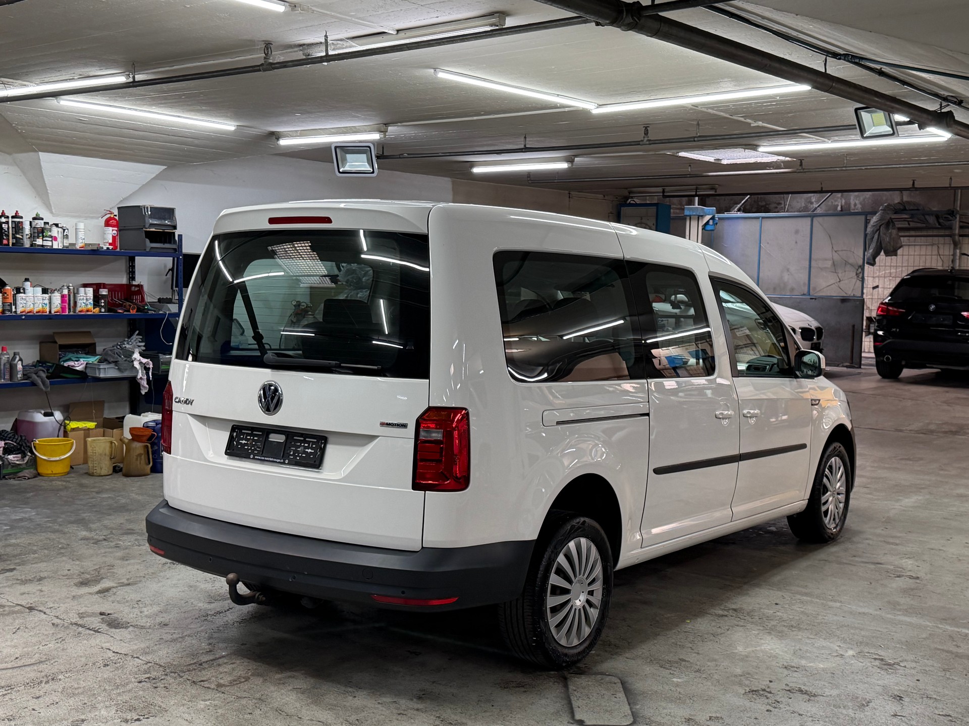 VW Caddy Maxi 2.0 TDI Family 4Motion-image-3