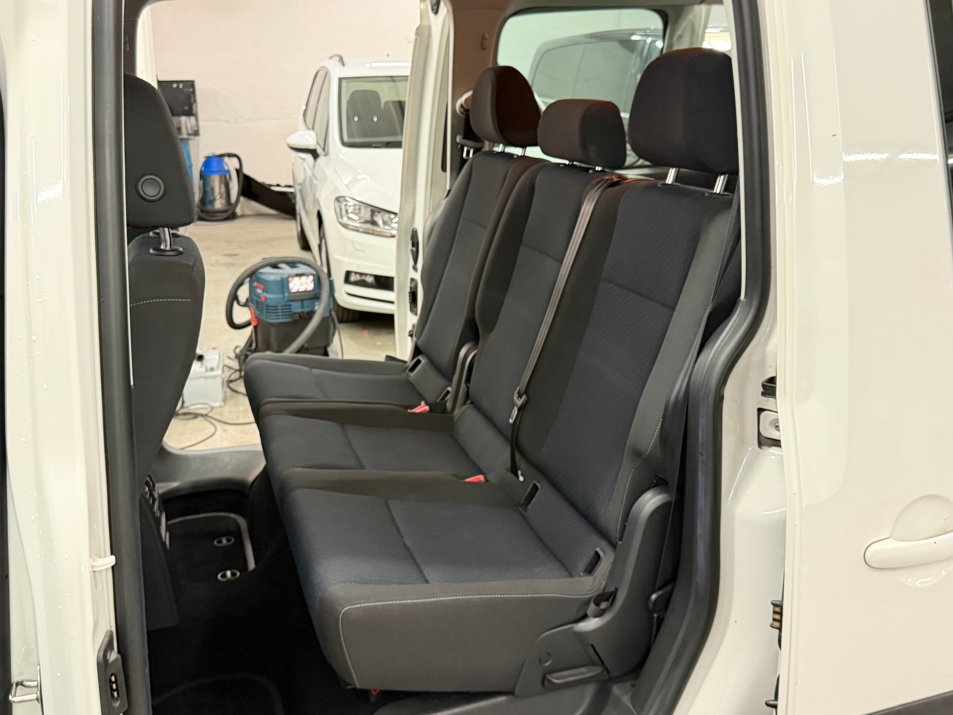 VW Caddy Maxi 2.0 TDI Family 4Motion-image-9