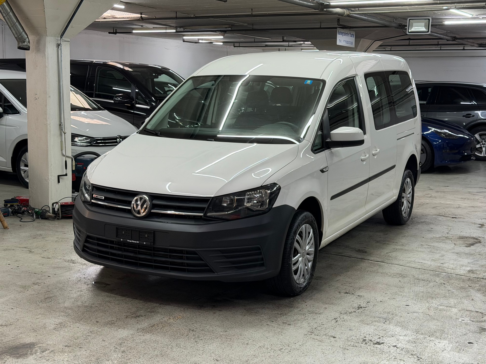VW Caddy Maxi 2.0 TDI Family 4Motion-image-1