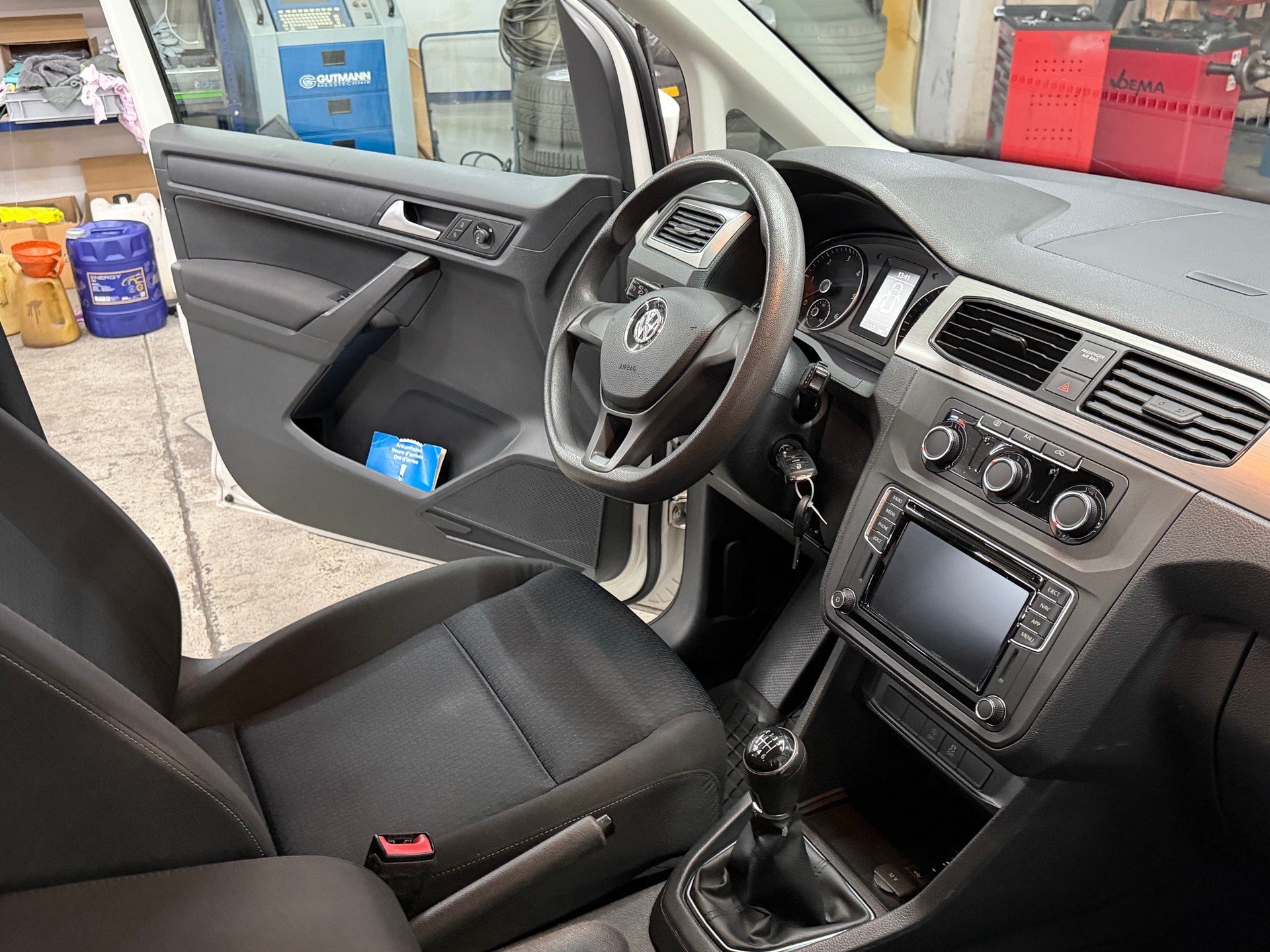 VW Caddy Maxi 2.0 TDI Family 4Motion-image-15