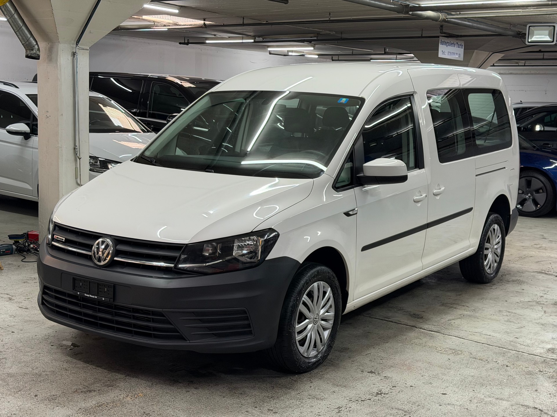 VW Caddy Maxi 2.0 TDI Family 4Motion-image-0