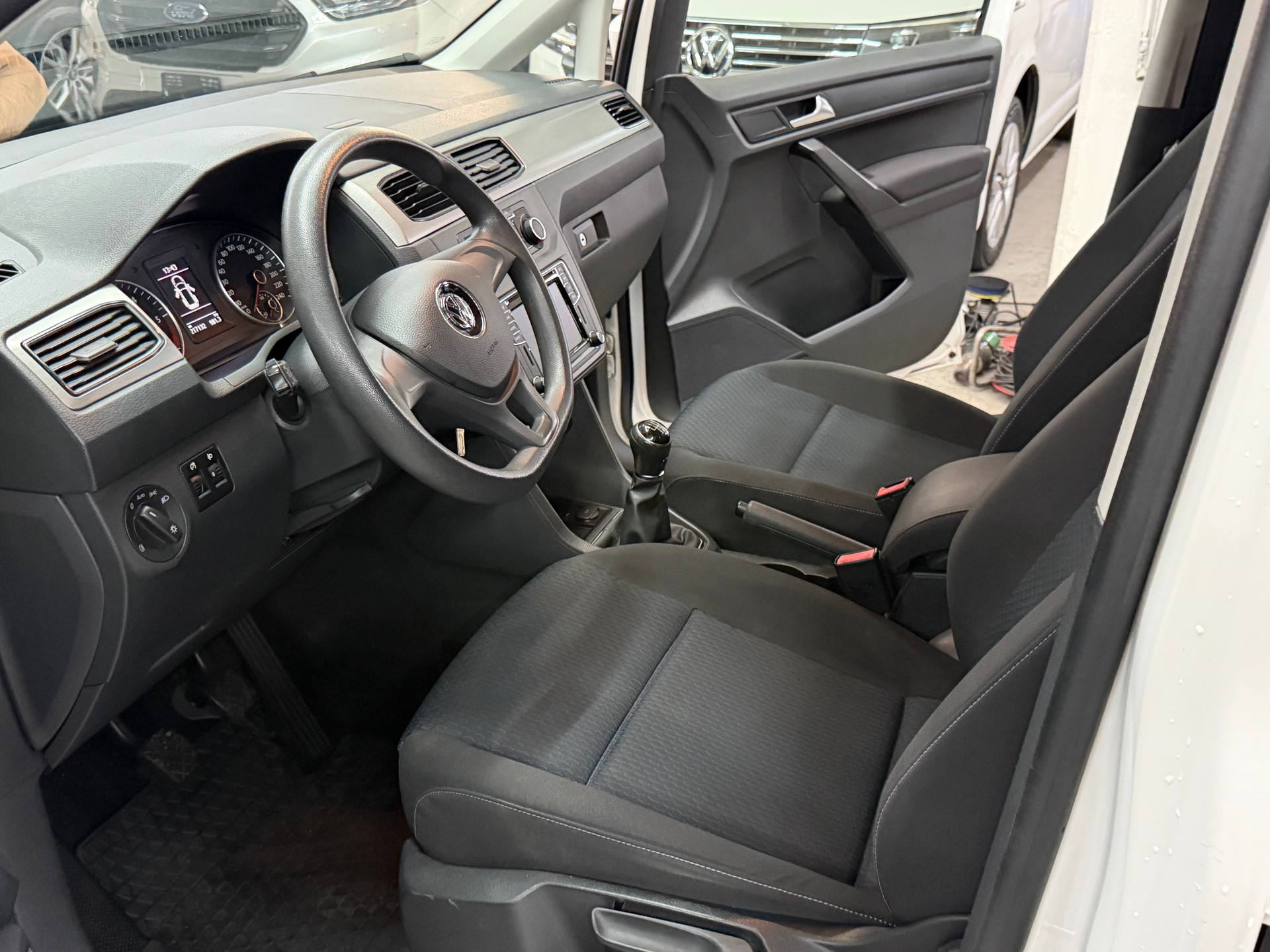 VW Caddy Maxi 2.0 TDI Family 4Motion-image-12