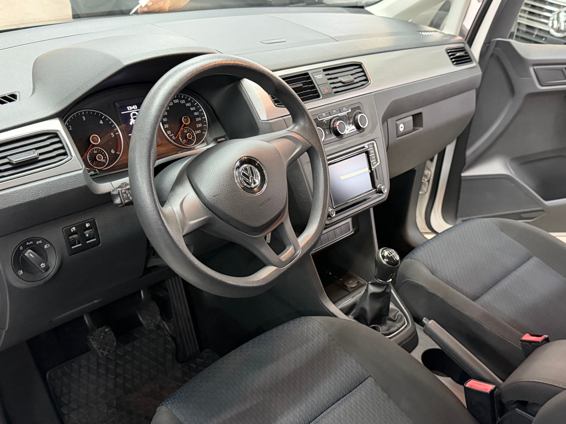 VW Caddy Maxi 2.0 TDI Family 4Motion-image-11