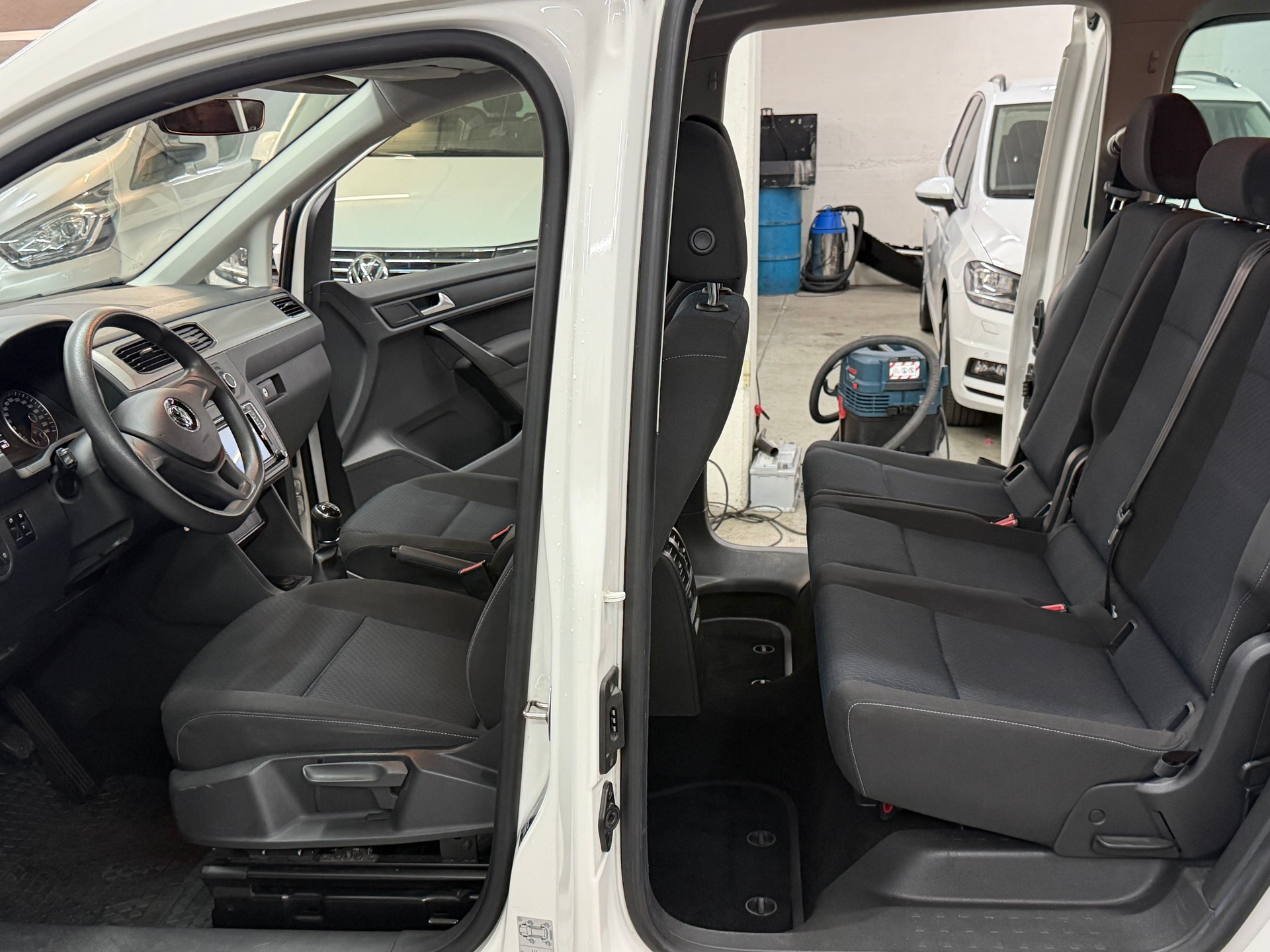 VW Caddy Maxi 2.0 TDI Family 4Motion-image-10