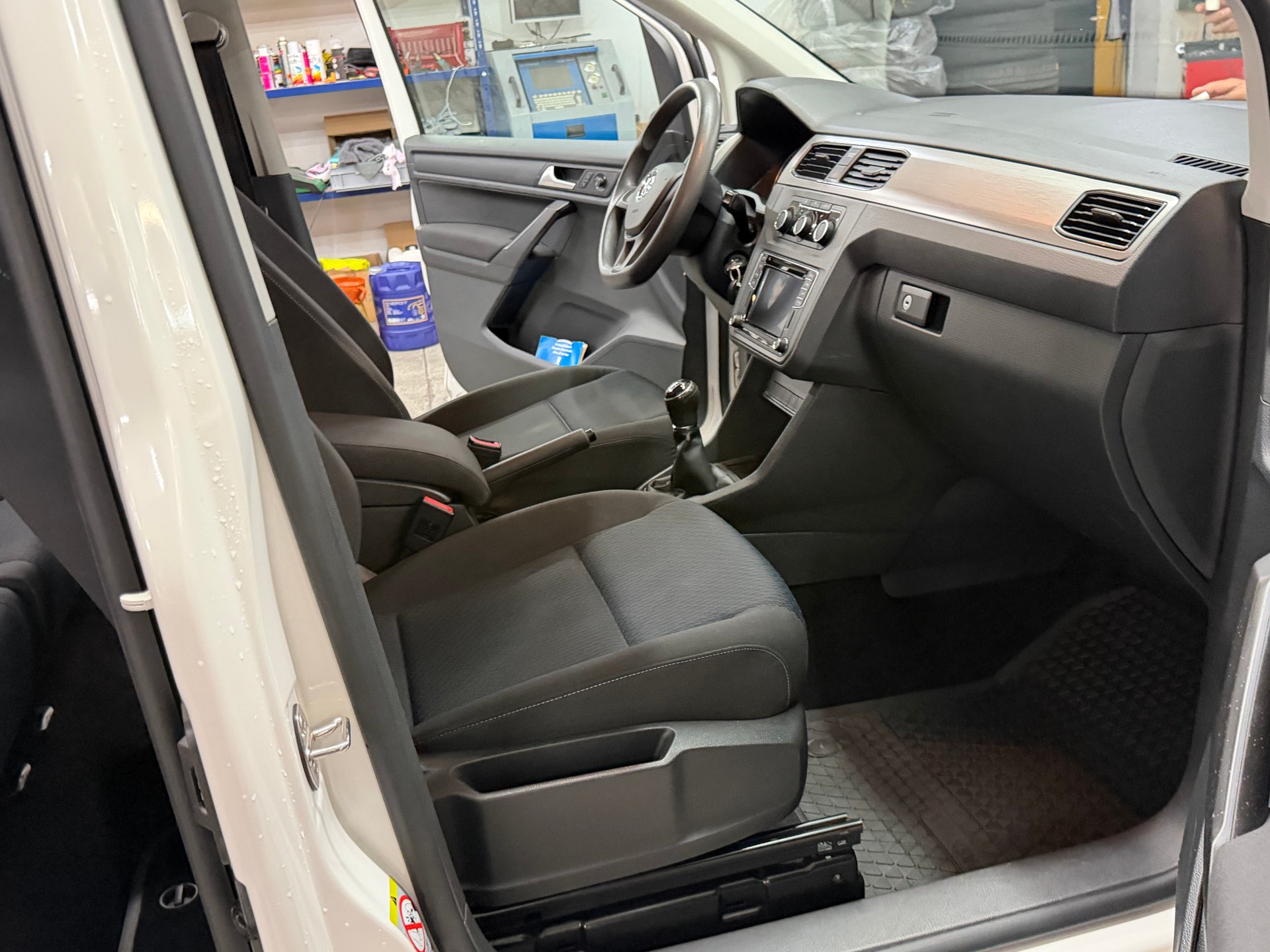 VW Caddy Maxi 2.0 TDI Family 4Motion-image-6