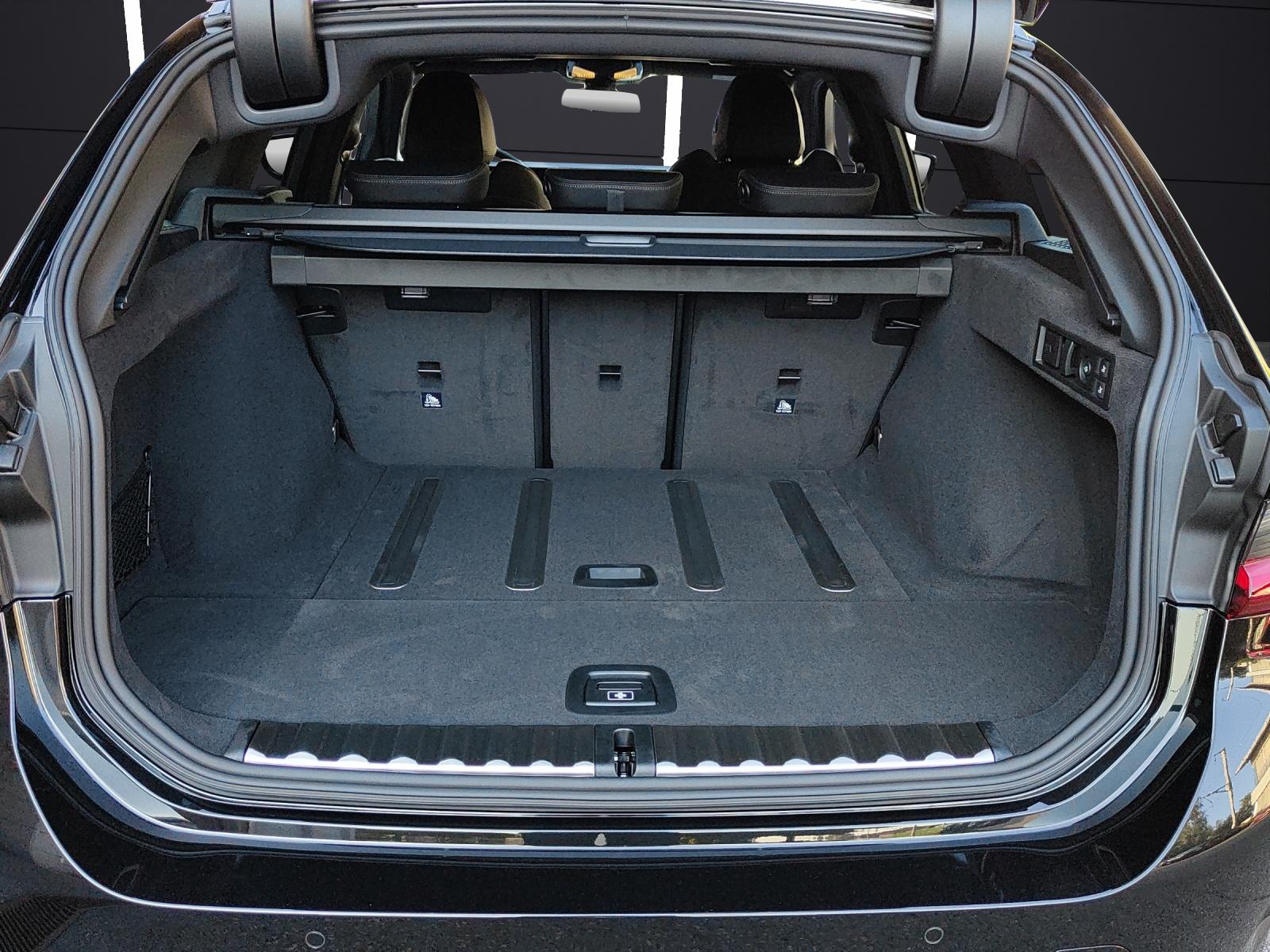 BMW M340i xDrive Touring-image-16