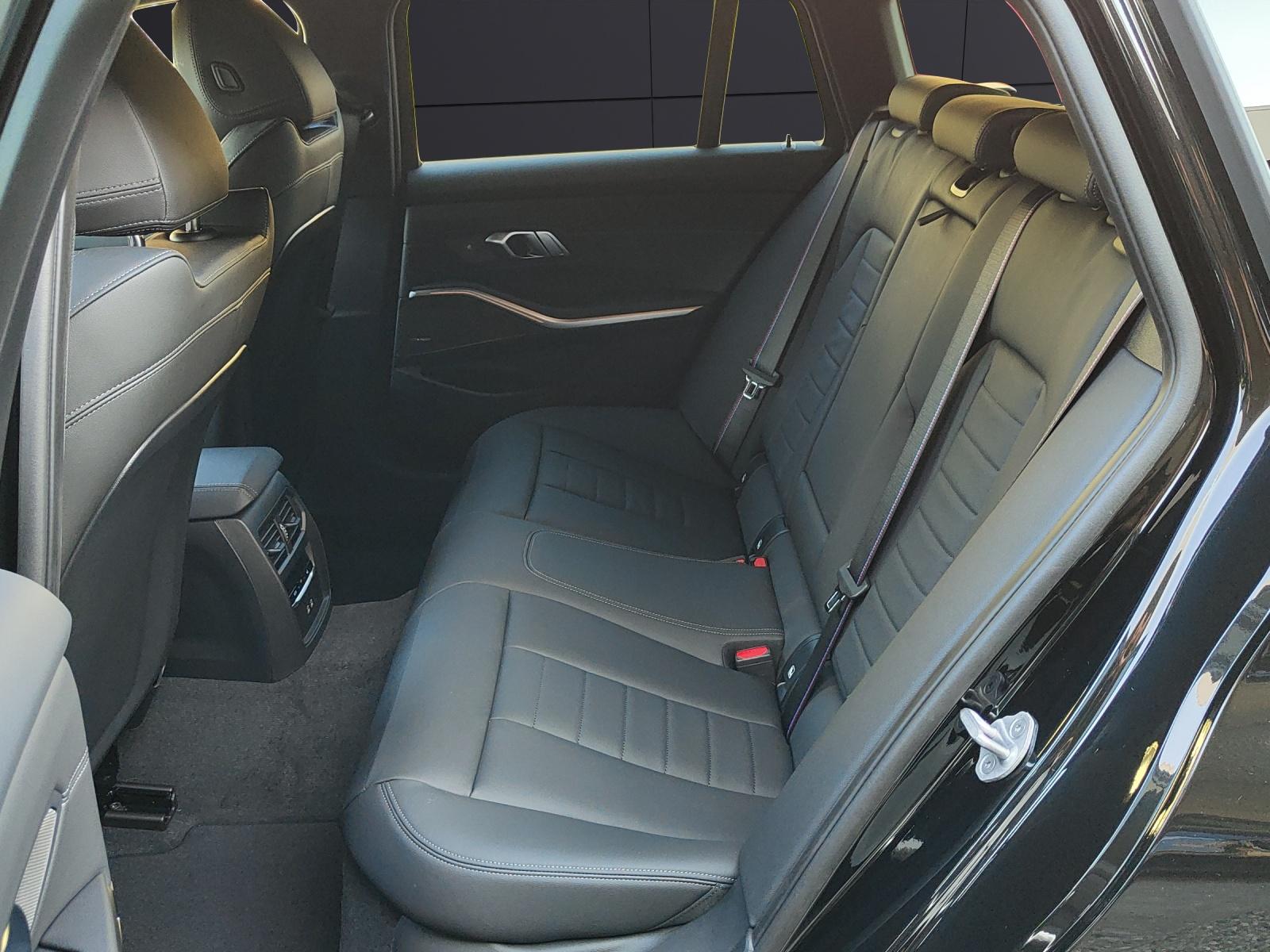BMW M340i xDrive Touring-image-17