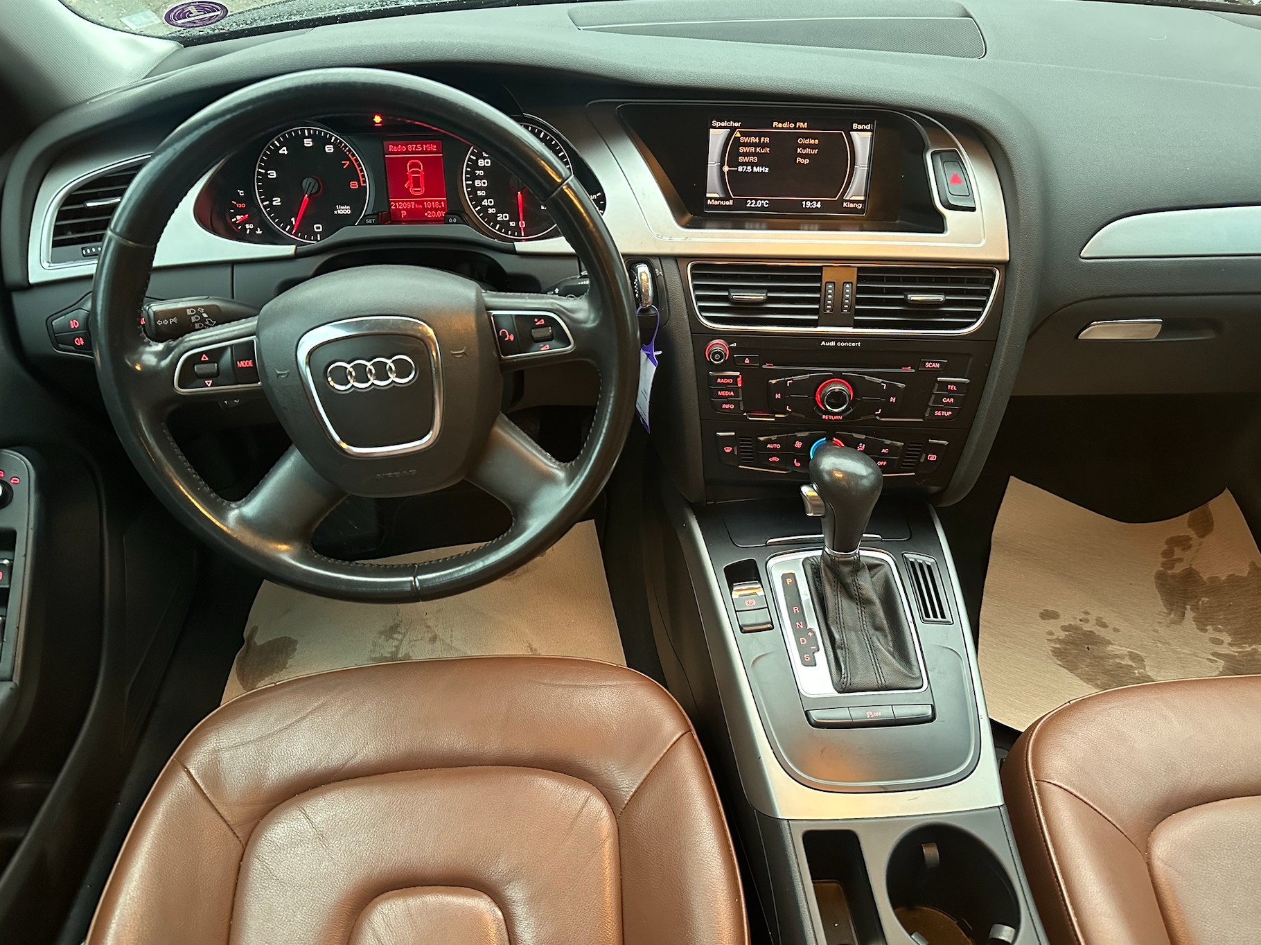 AUDI A4 Avant 2.0 TFSI multitronic-image-8