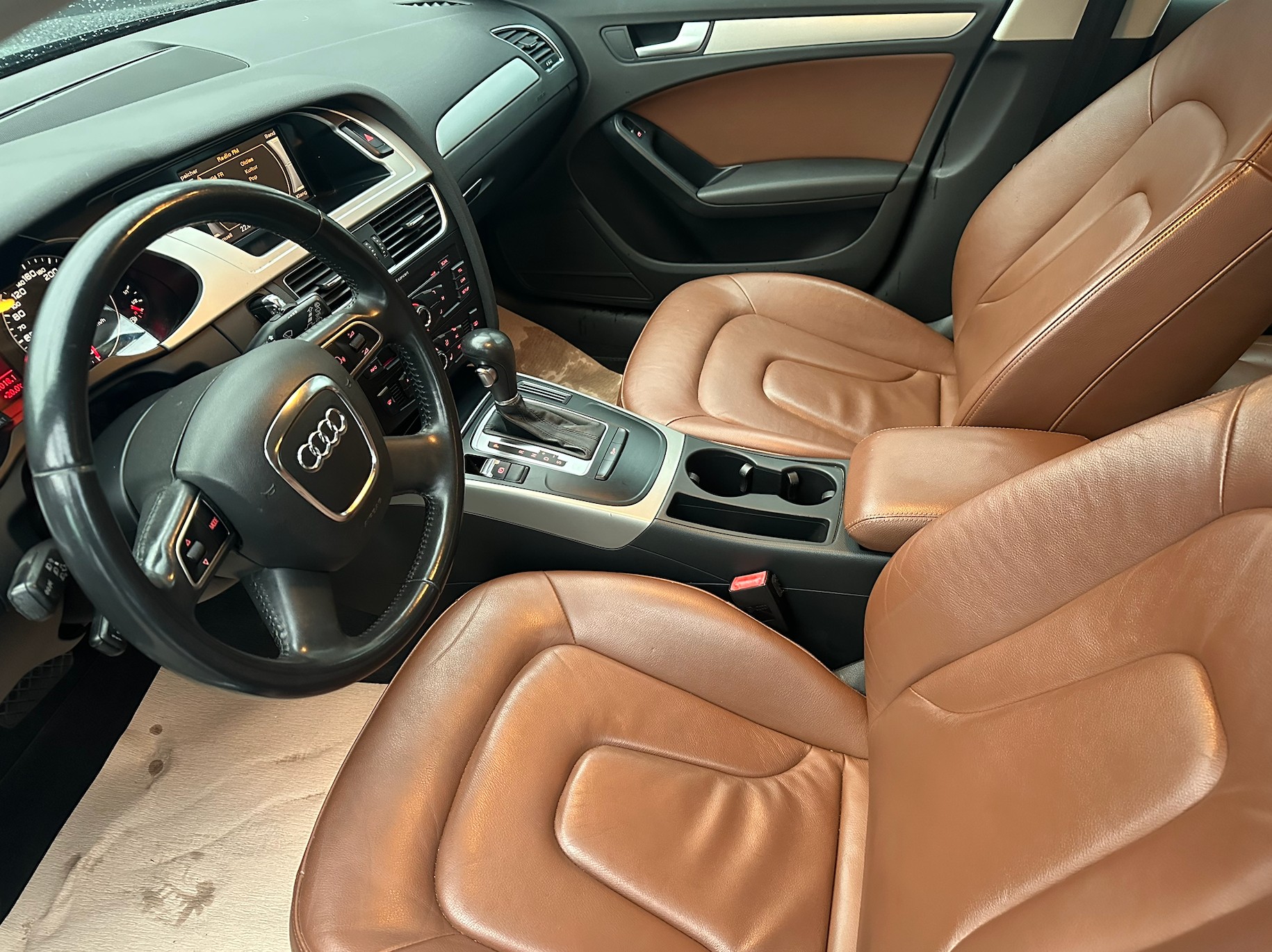 AUDI A4 Avant 2.0 TFSI multitronic-image-11