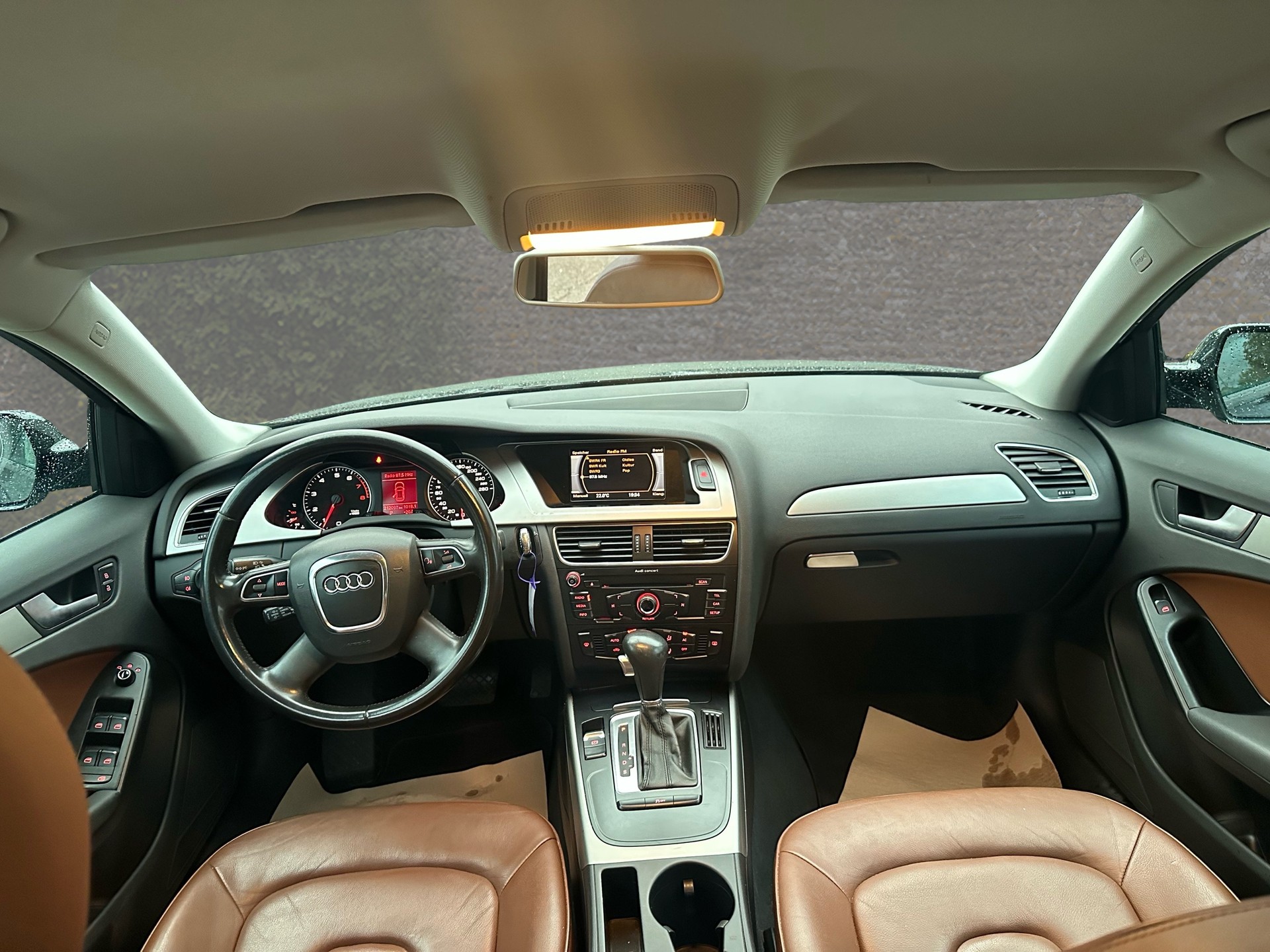 AUDI A4 Avant 2.0 TFSI multitronic-image-9