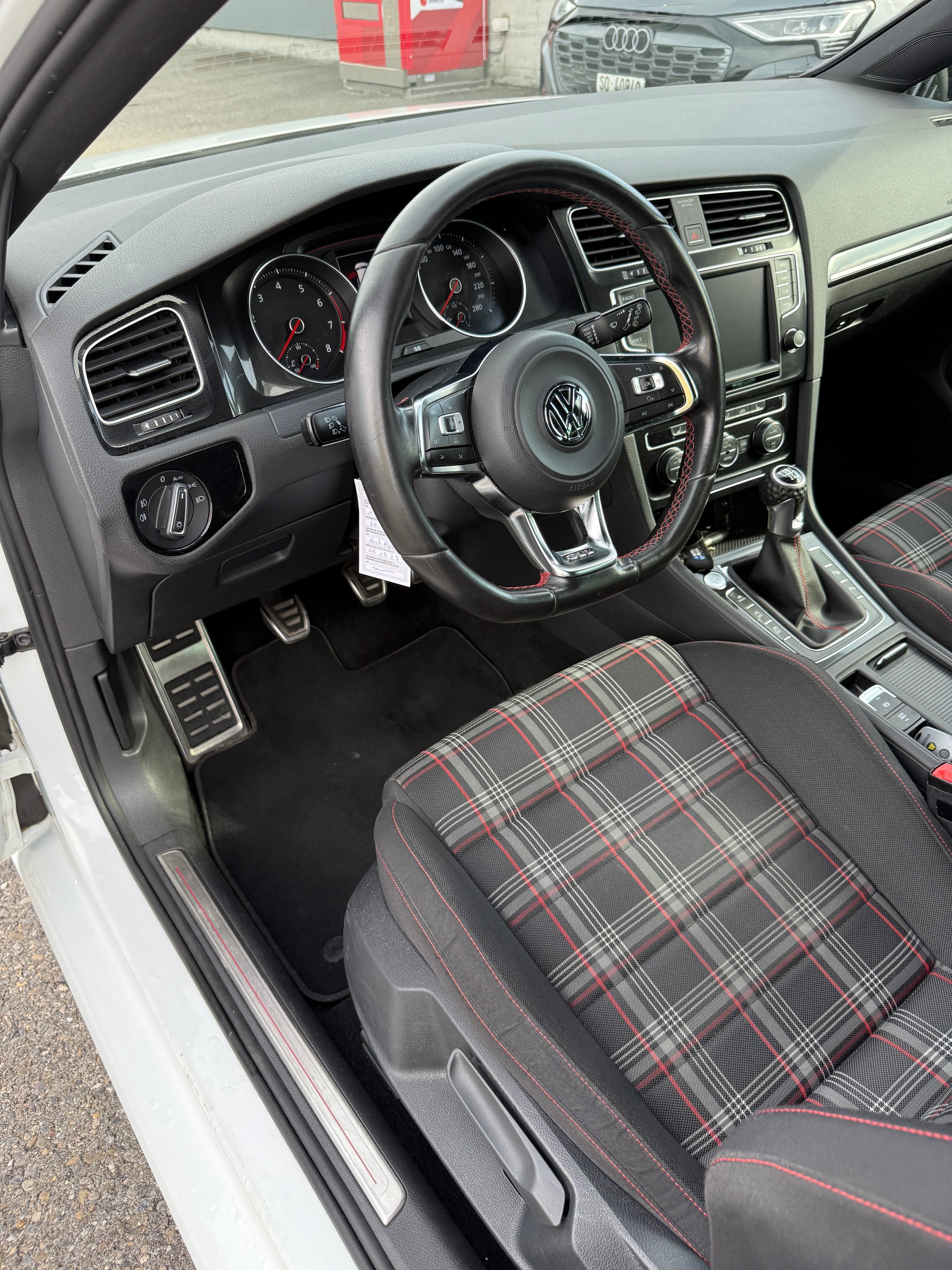 VW 2.0 TSI GTI Performance Limited Edition Nr. 71 AMAG Schweiz-image-8