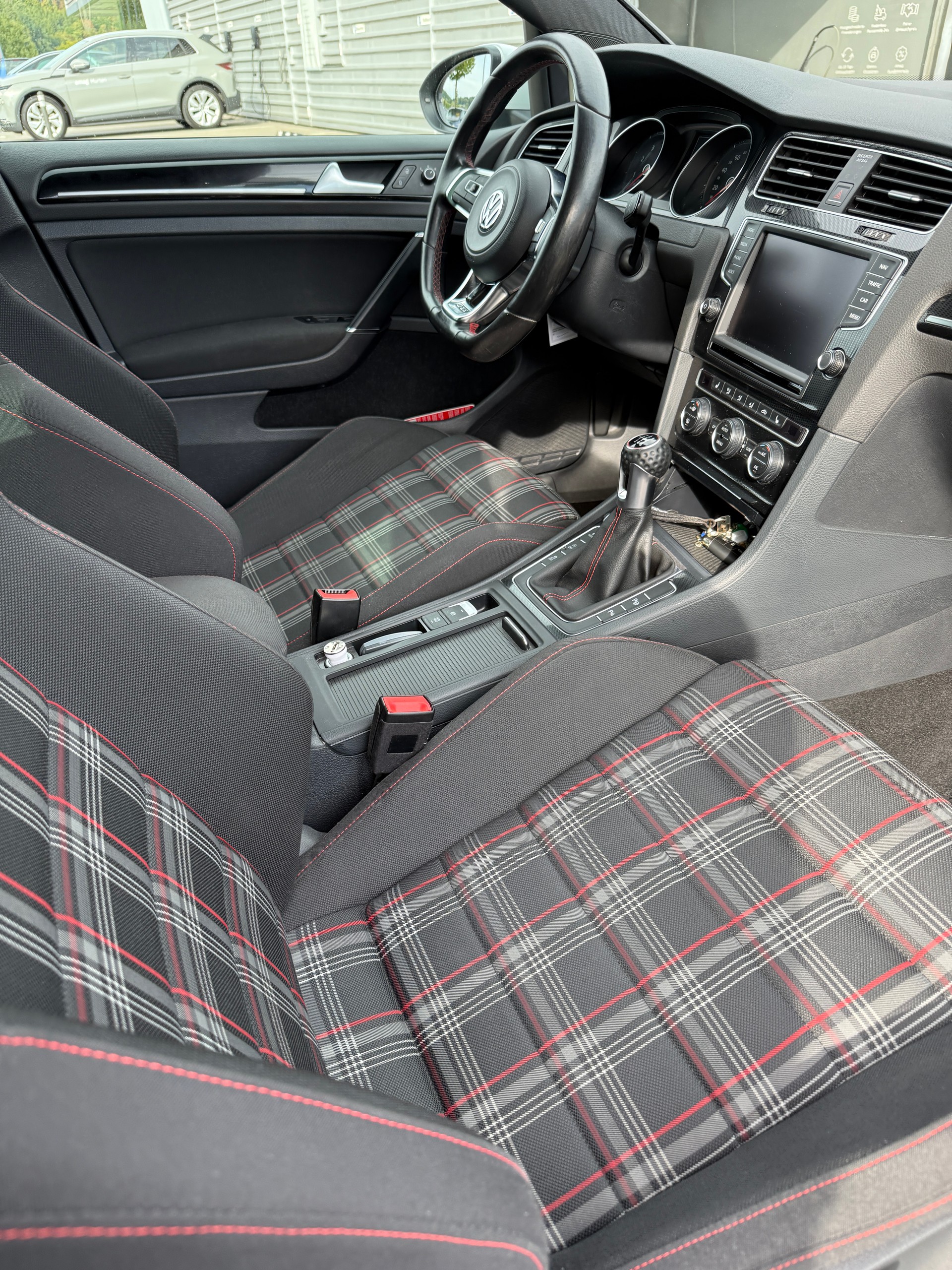 VW 2.0 TSI GTI Performance Limited Edition Nr. 71 AMAG Schweiz-image-4