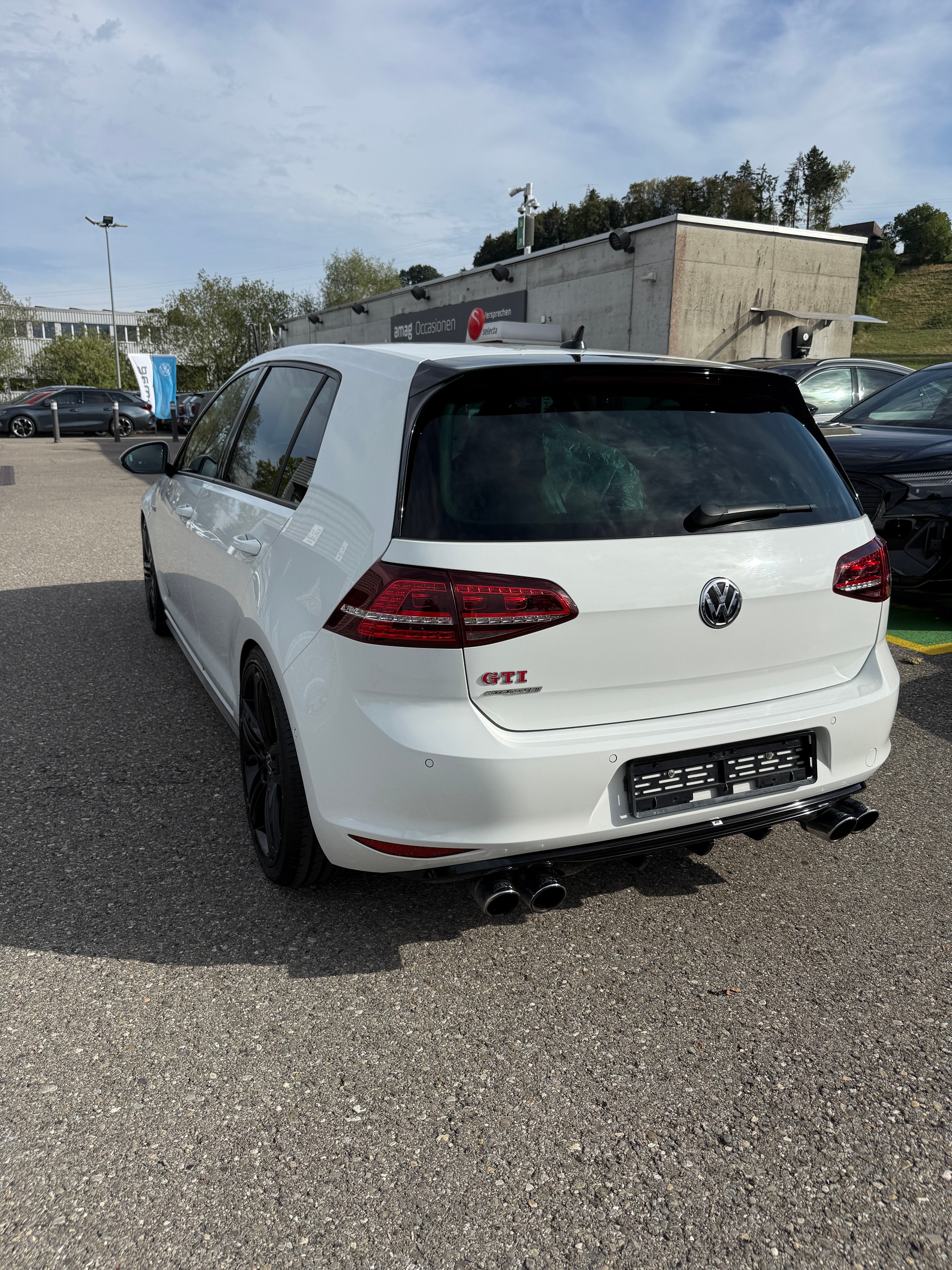 VW 2.0 TSI GTI Performance Limited Edition Nr. 71 AMAG Schweiz-image-2