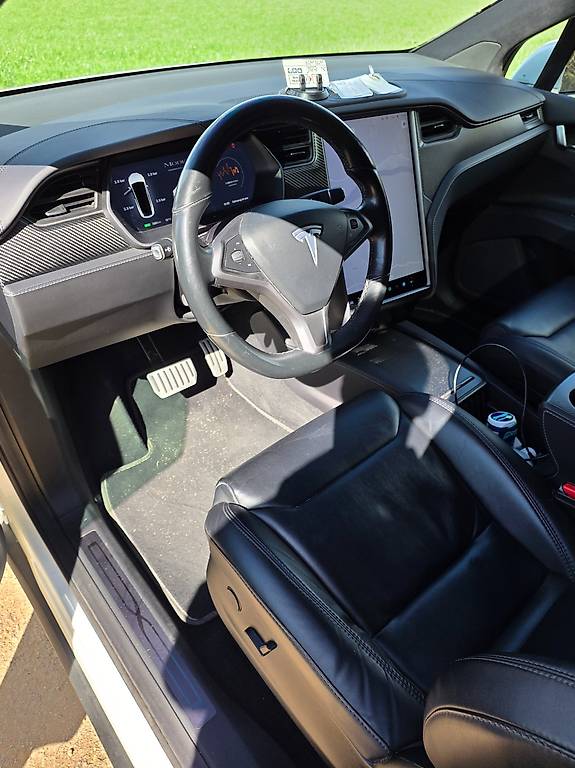 TESLA MODEL X-image-2