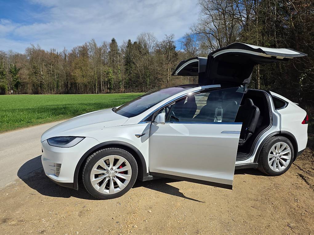 TESLA MODEL X-image-4
