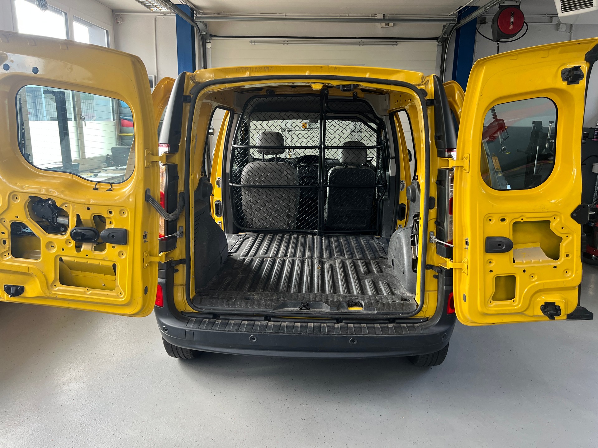 RENAULT Kangoo Medium TCe 115 Business A-image-6