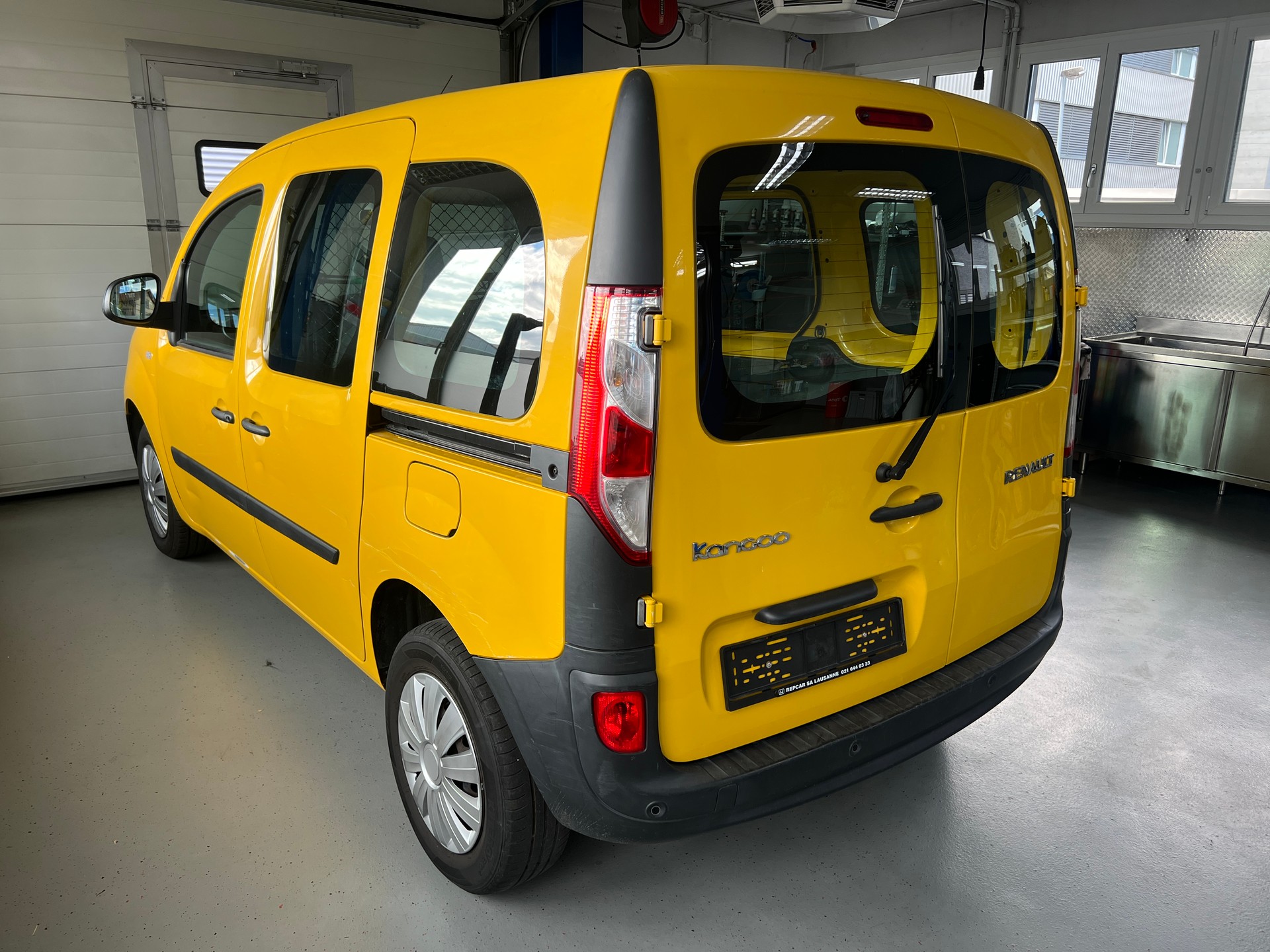 RENAULT Kangoo Medium TCe 115 Business A-image-1