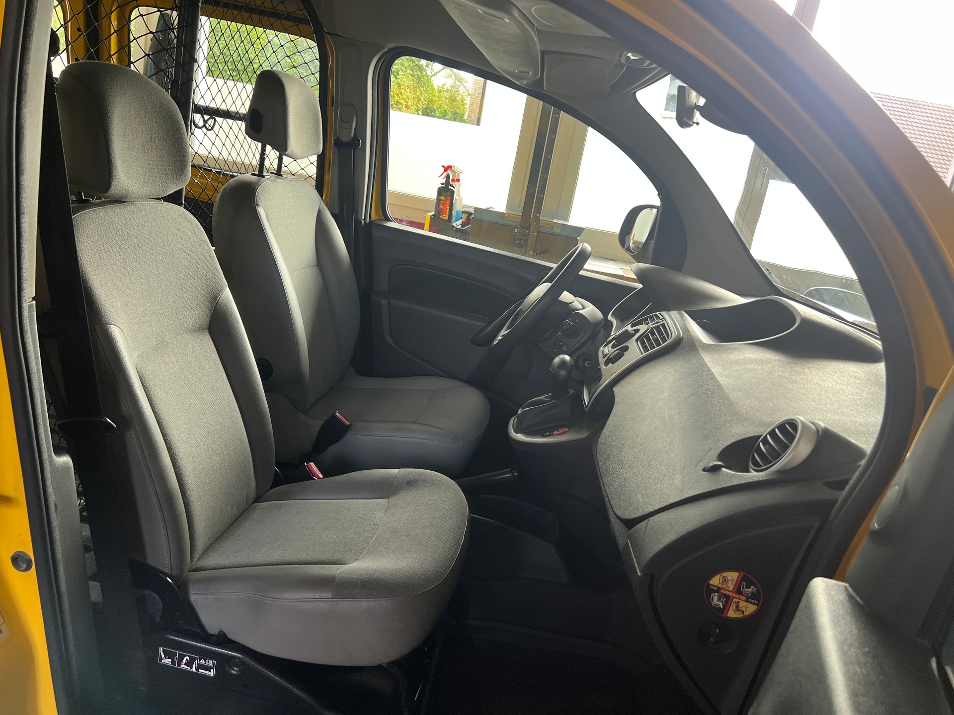 RENAULT Kangoo Medium TCe 115 Business A-image-10