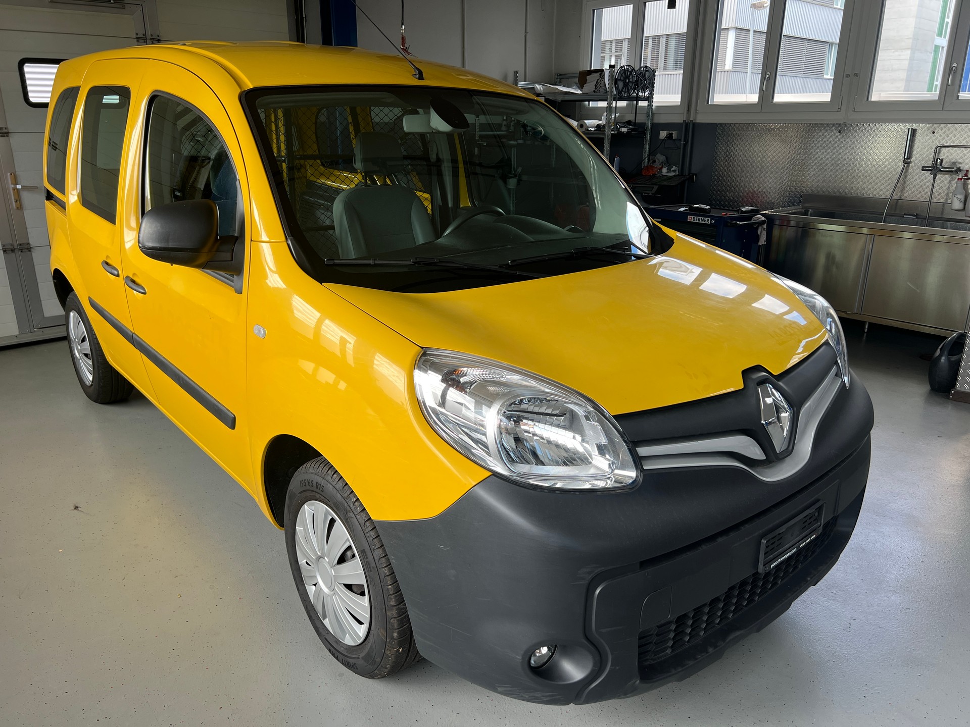 RENAULT Kangoo Medium TCe 115 Business A-image-3