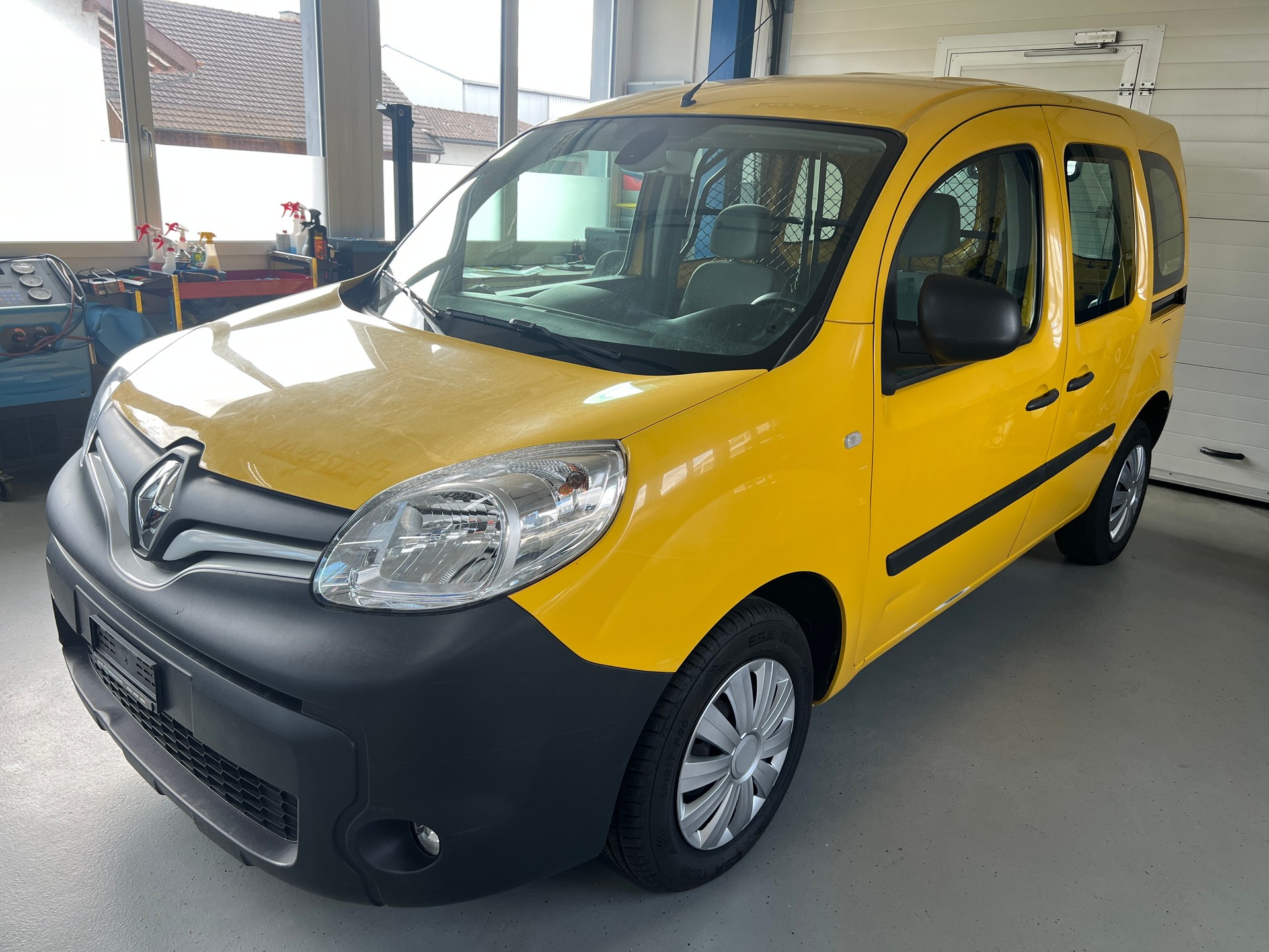RENAULT Kangoo Medium TCe 115 Business A-image-0