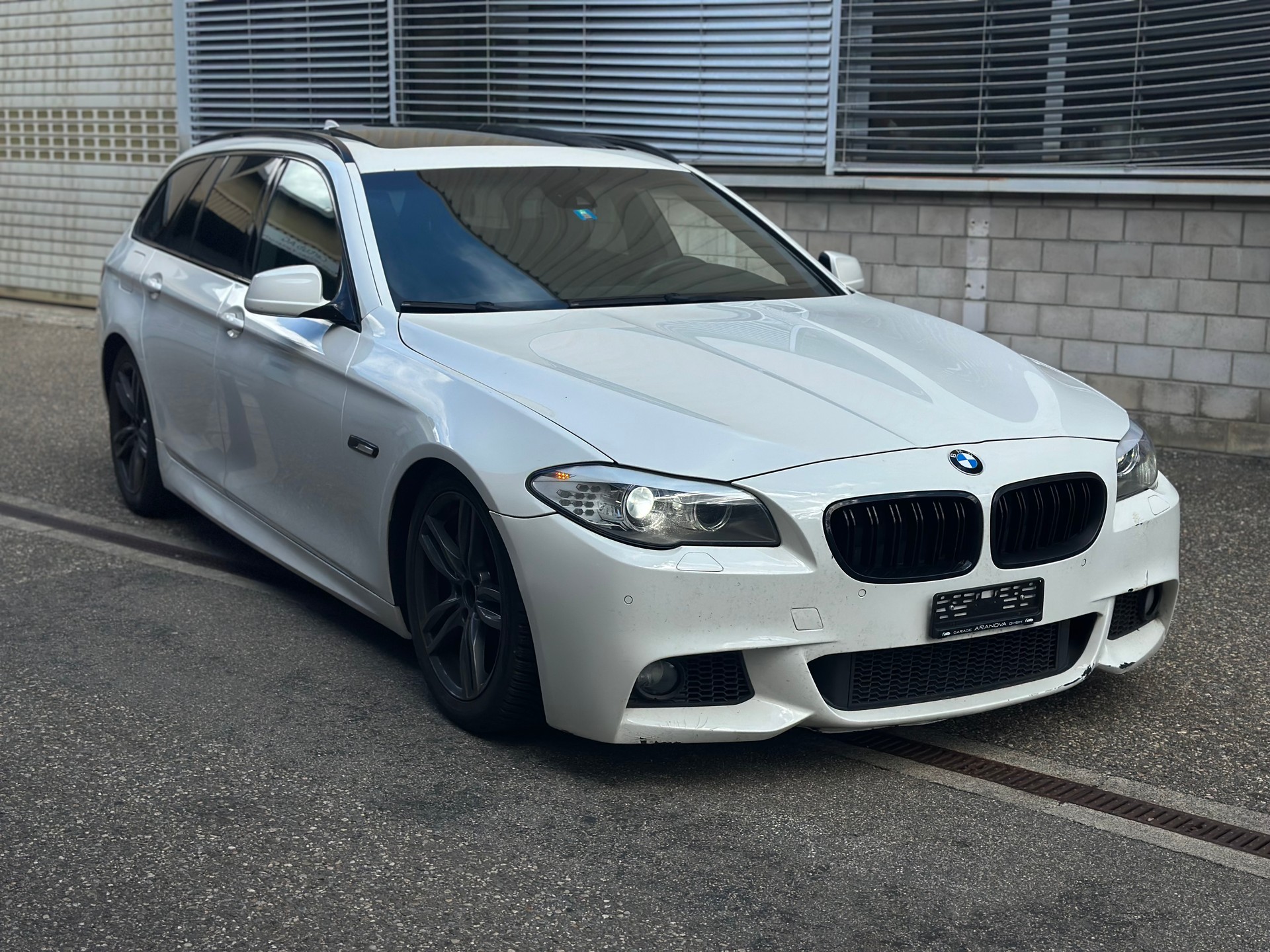 BMW 530d Touring Steptronic M Sport-image-2