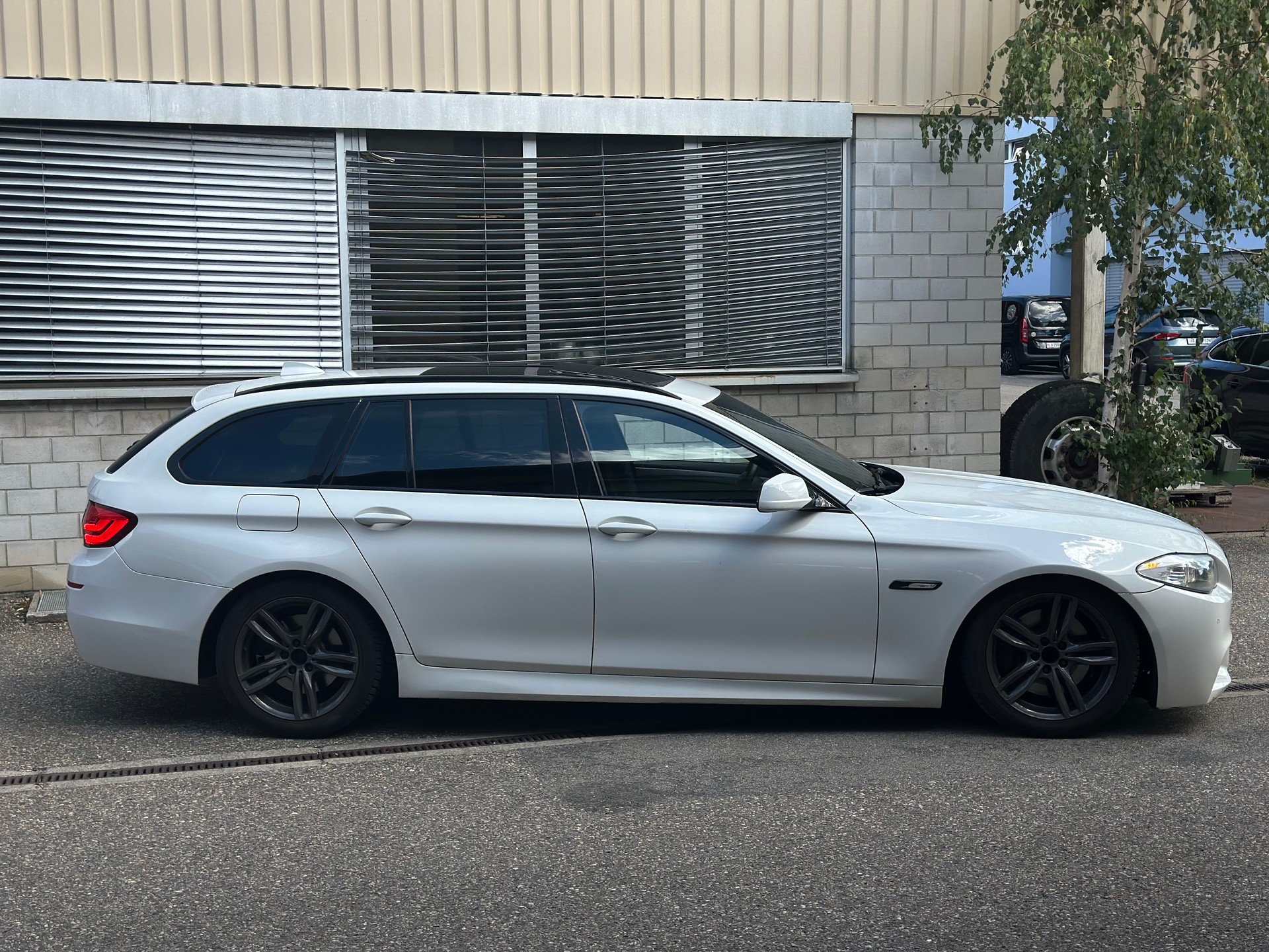 BMW 530d Touring Steptronic M Sport-image-3