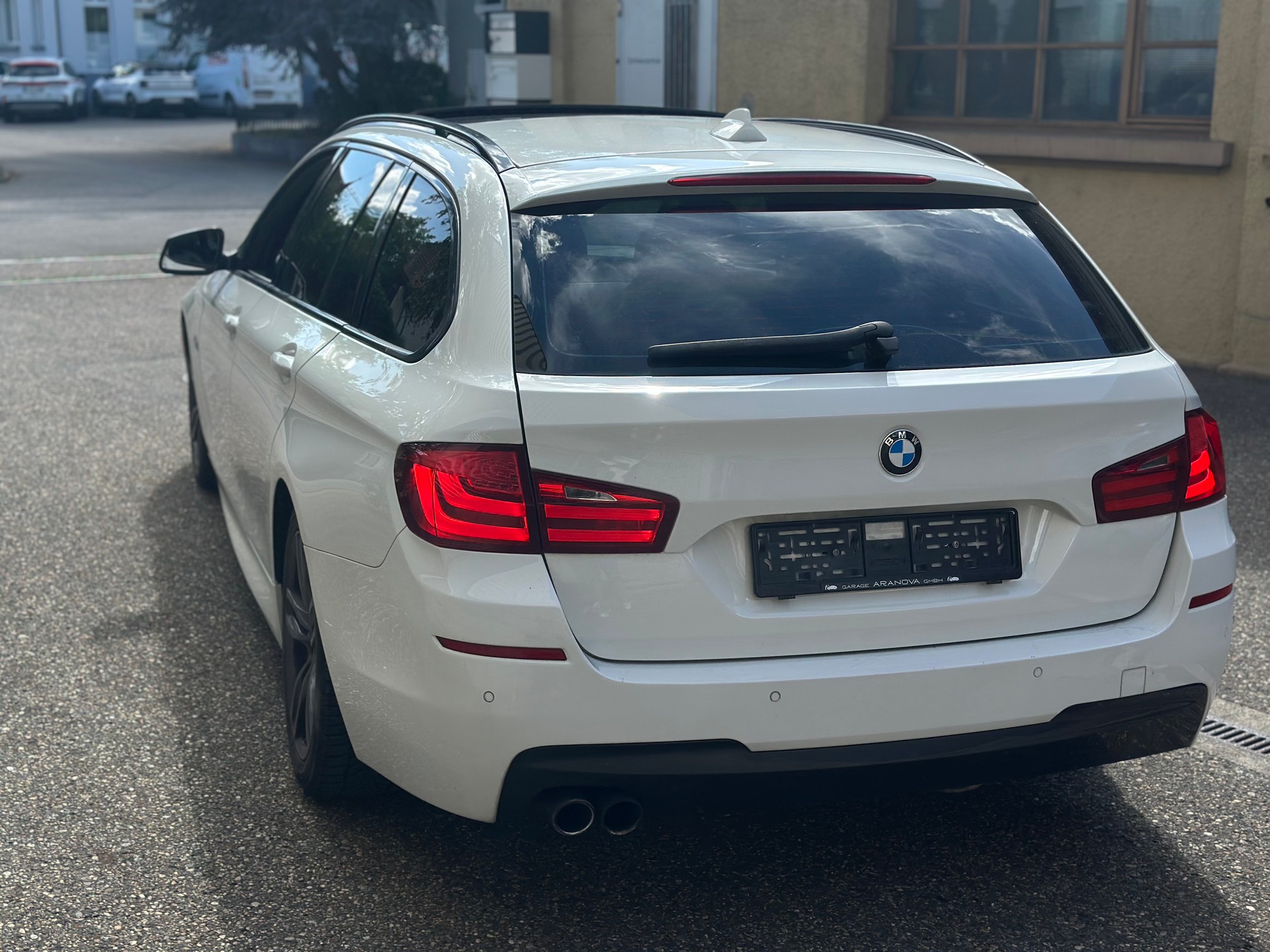 BMW 530d Touring Steptronic M Sport-image-6