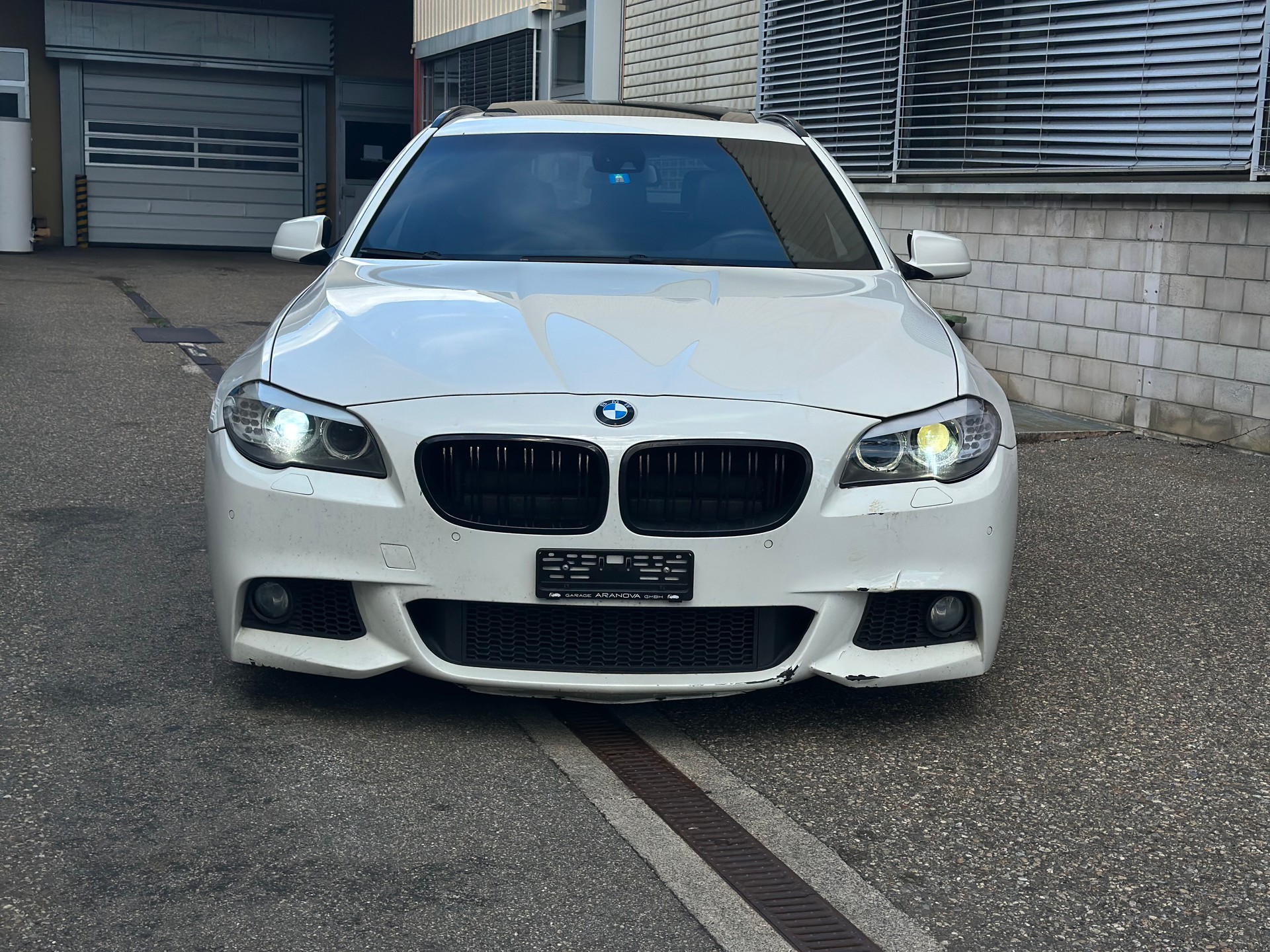 BMW 530d Touring Steptronic M Sport-image-1