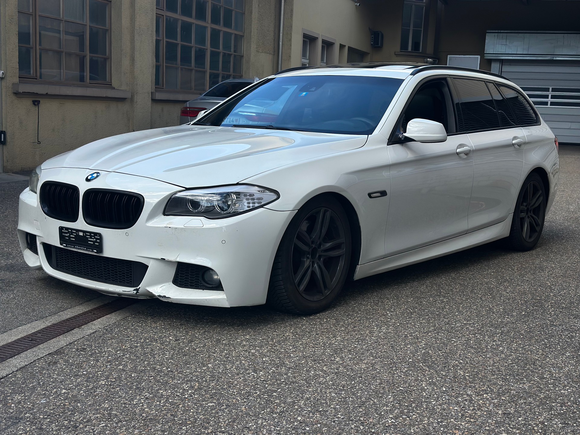 BMW 530d Touring Steptronic M Sport-image-0