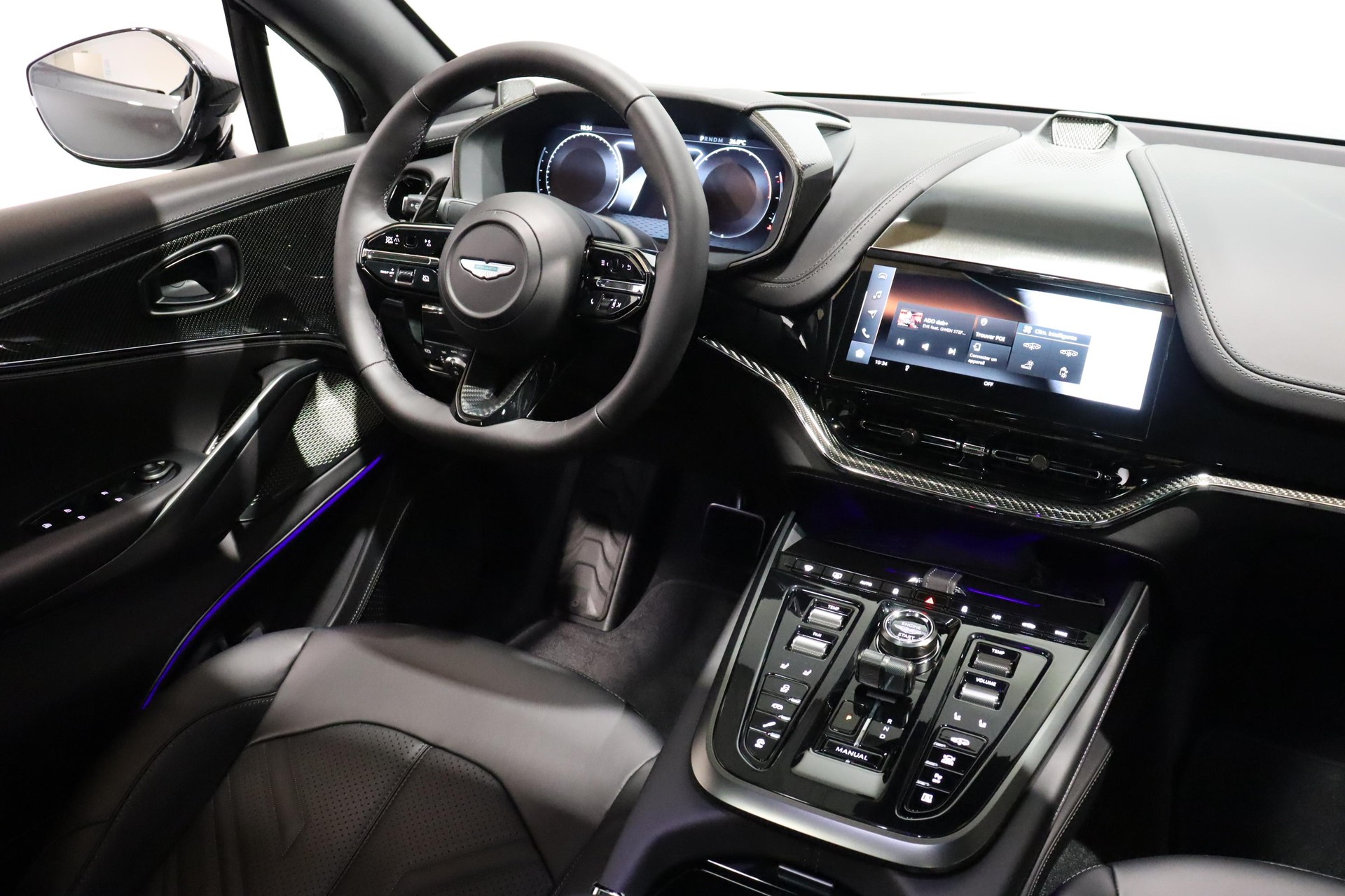 ASTON MARTIN DBX S 4.0 V8 Bi-Turbo-image-8