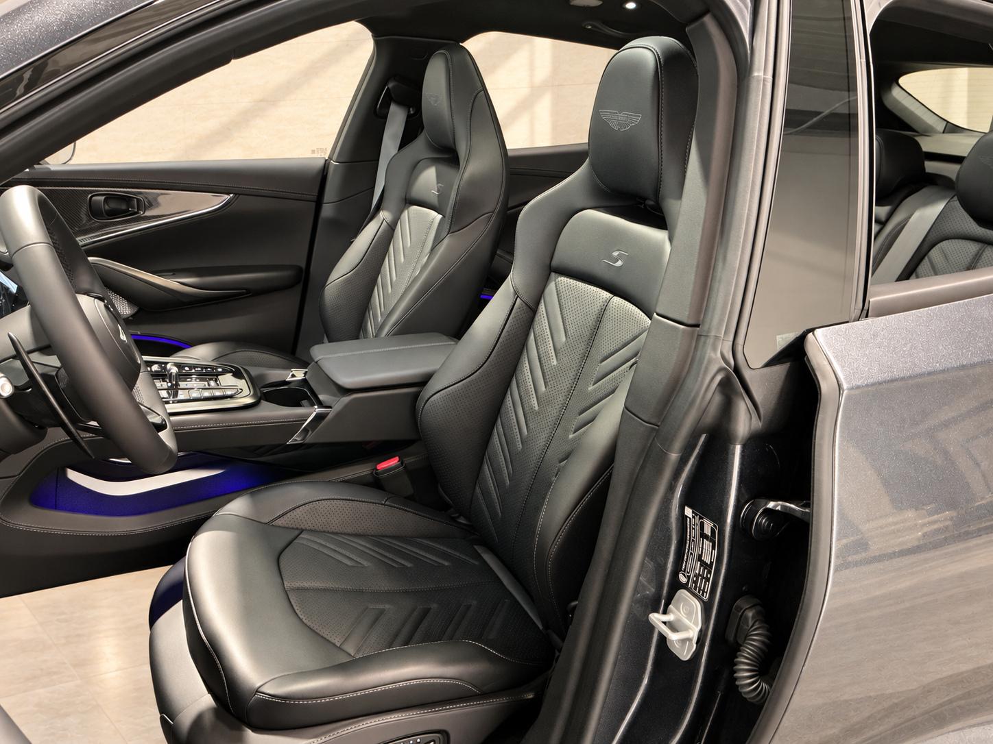 ASTON MARTIN DBX S 4.0 V8 Bi-Turbo-image-10