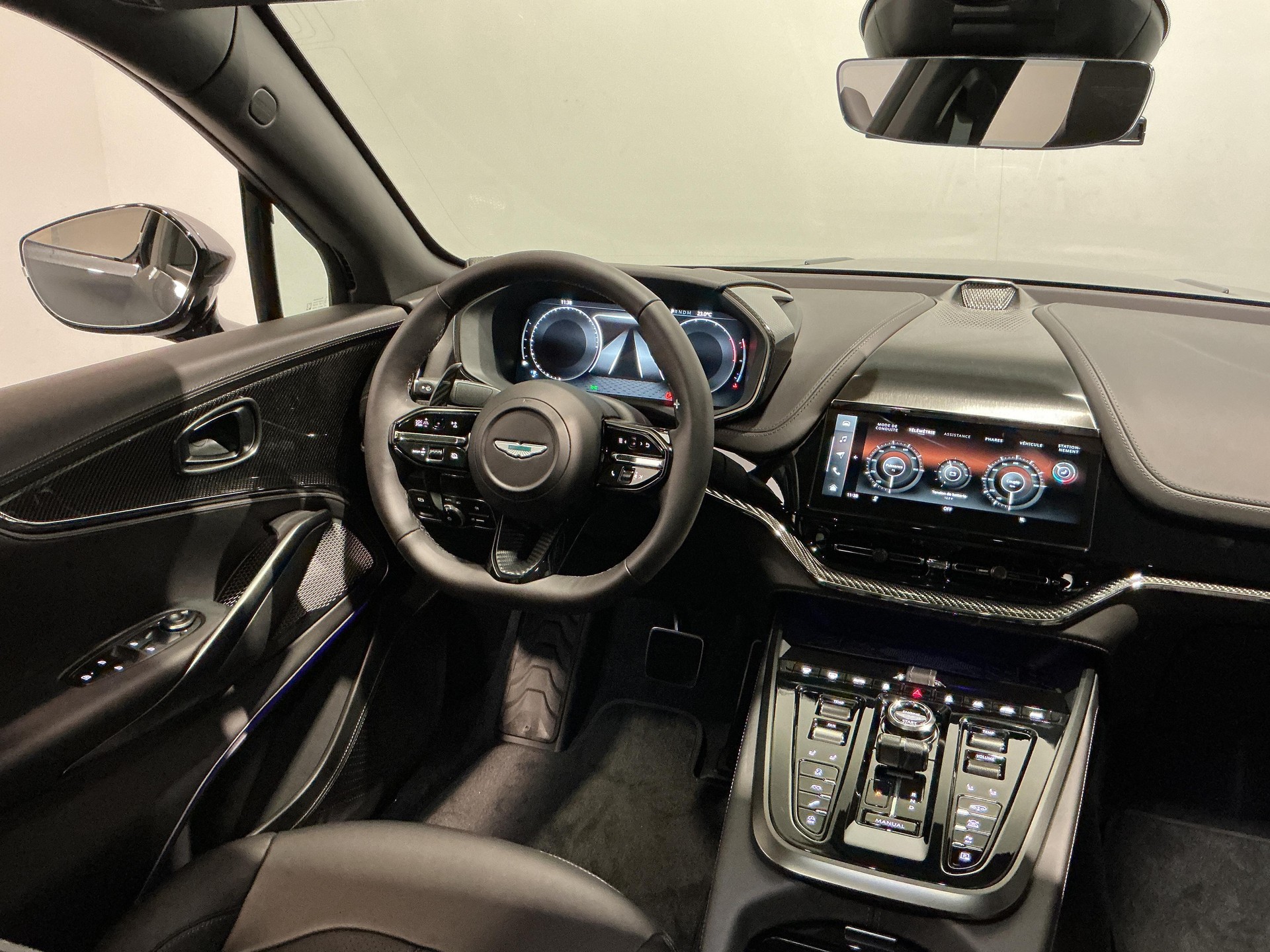 ASTON MARTIN DBX S 4.0 V8 Bi-Turbo-image-17