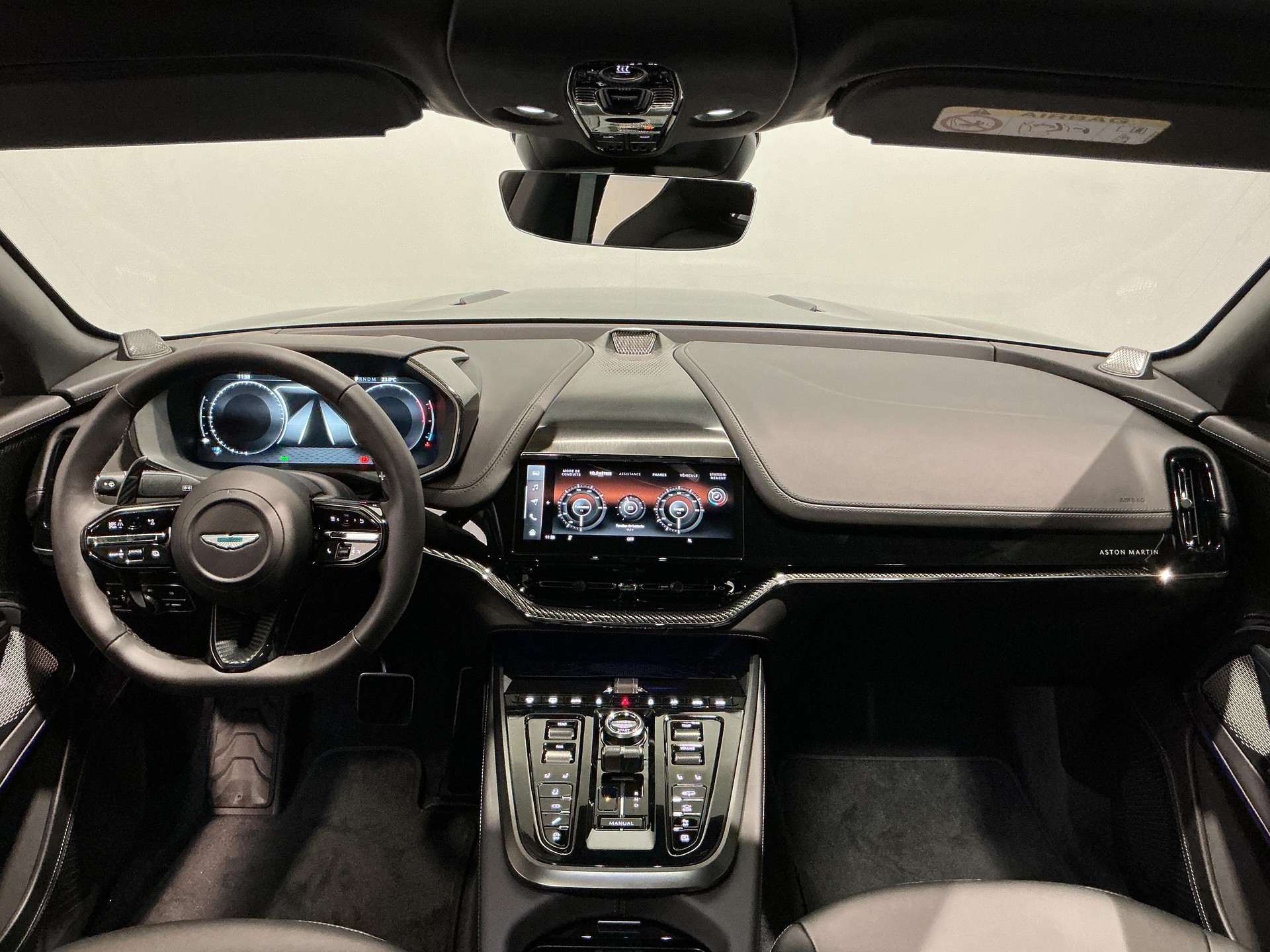 ASTON MARTIN DBX S 4.0 V8 Bi-Turbo-image-15