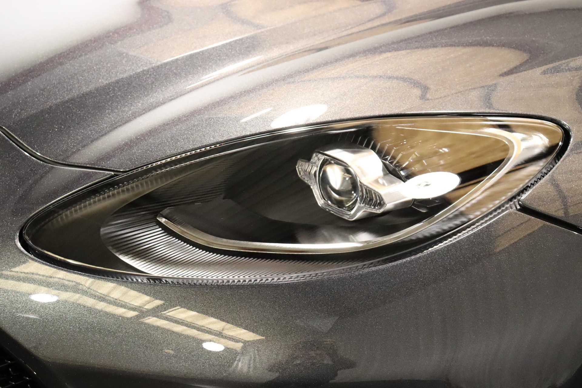 ASTON MARTIN DBX S 4.0 V8 Bi-Turbo-image-25
