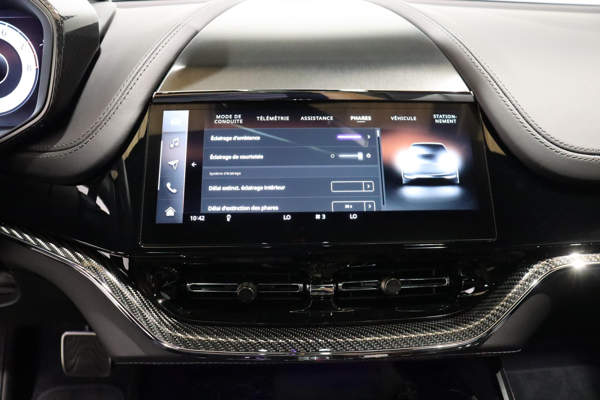 ASTON MARTIN DBX S 4.0 V8 Bi-Turbo-image-14