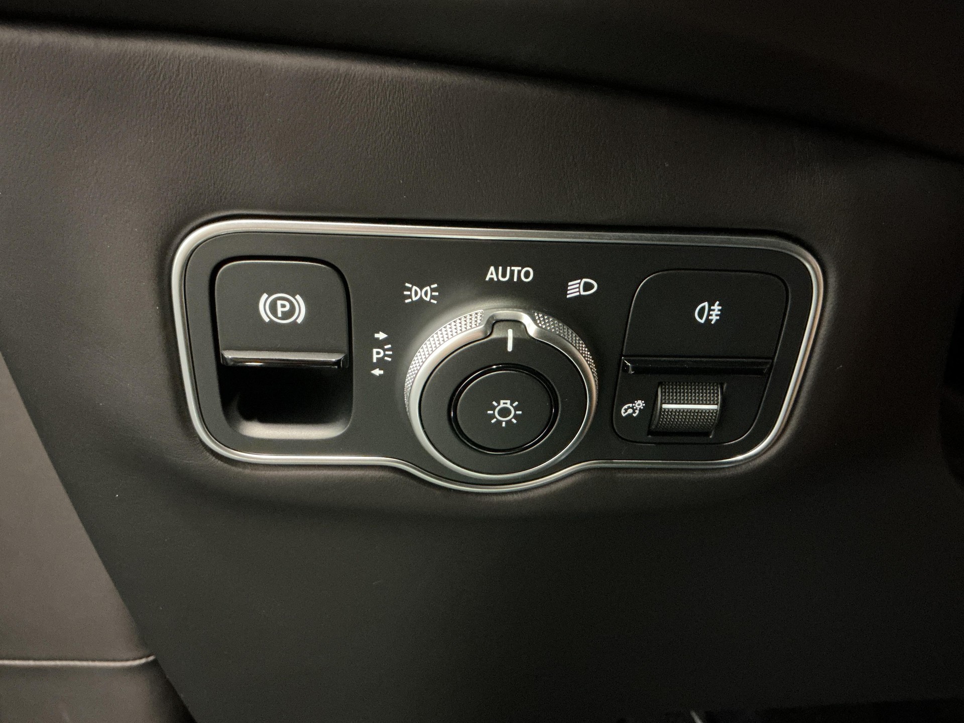 ASTON MARTIN DBX S 4.0 V8 Bi-Turbo-image-22