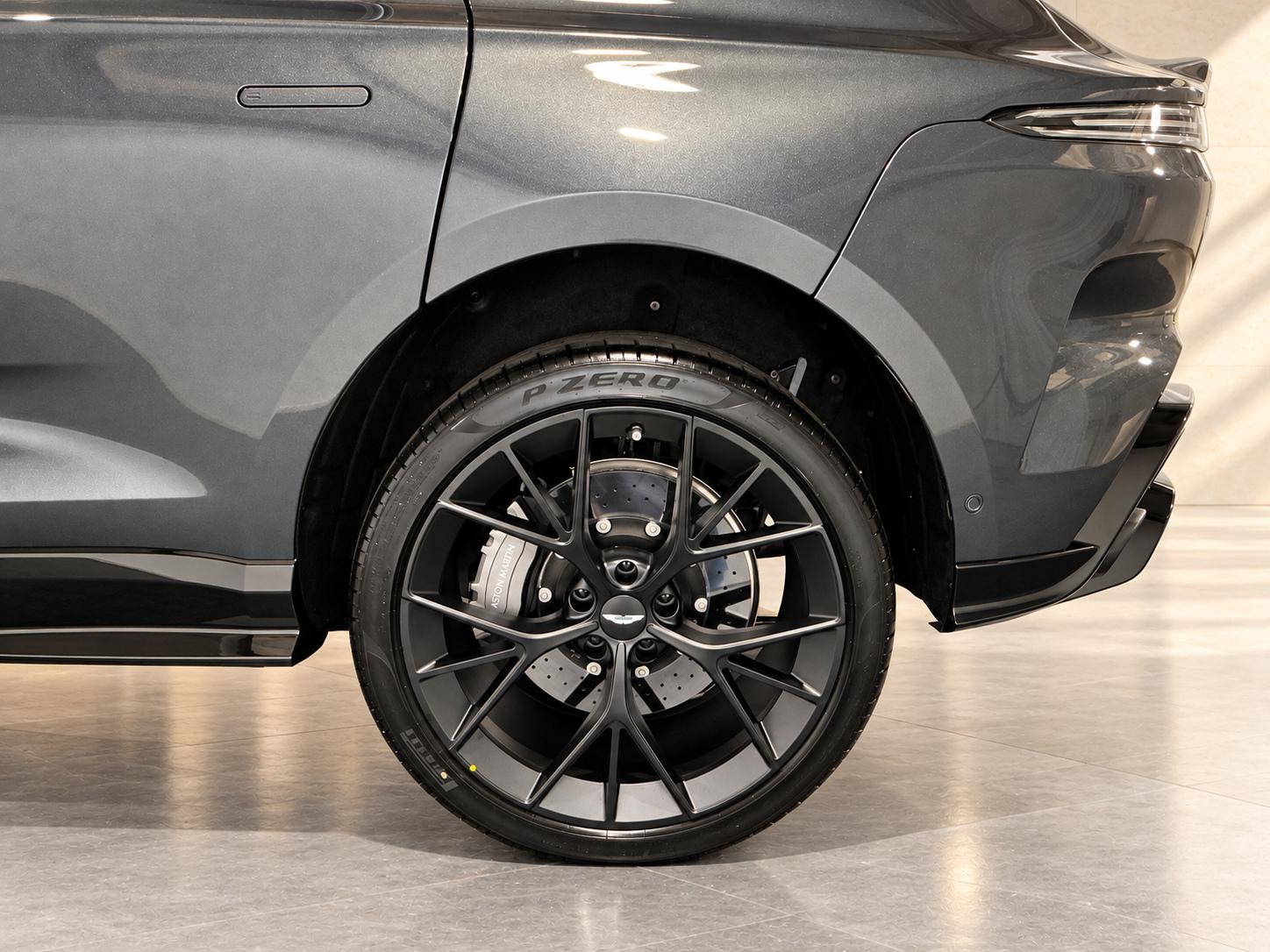 ASTON MARTIN DBX S 4.0 V8 Bi-Turbo-image-9