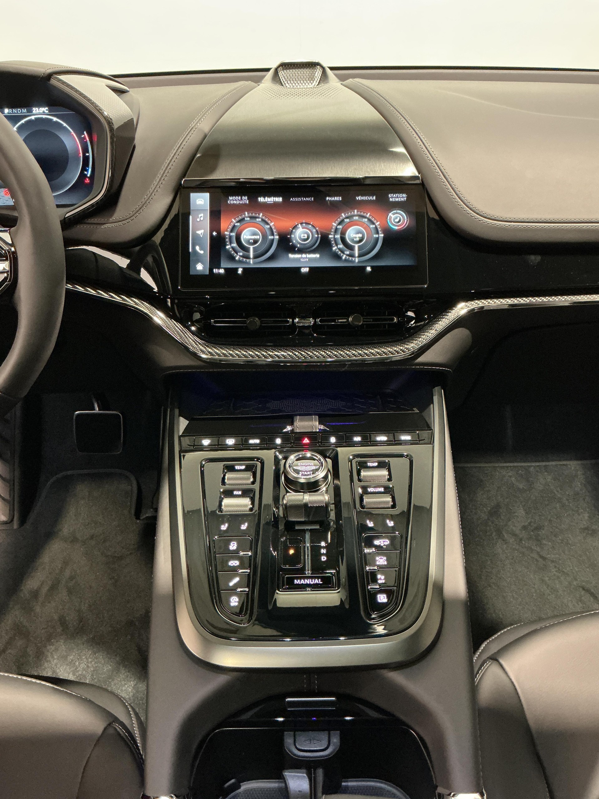 ASTON MARTIN DBX S 4.0 V8 Bi-Turbo-image-18