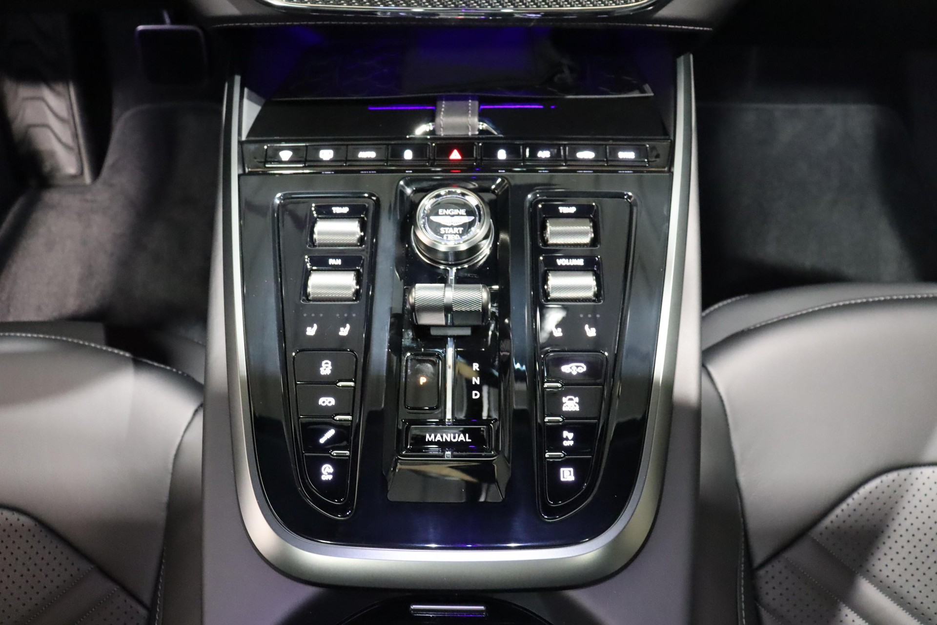 ASTON MARTIN DBX S 4.0 V8 Bi-Turbo-image-9