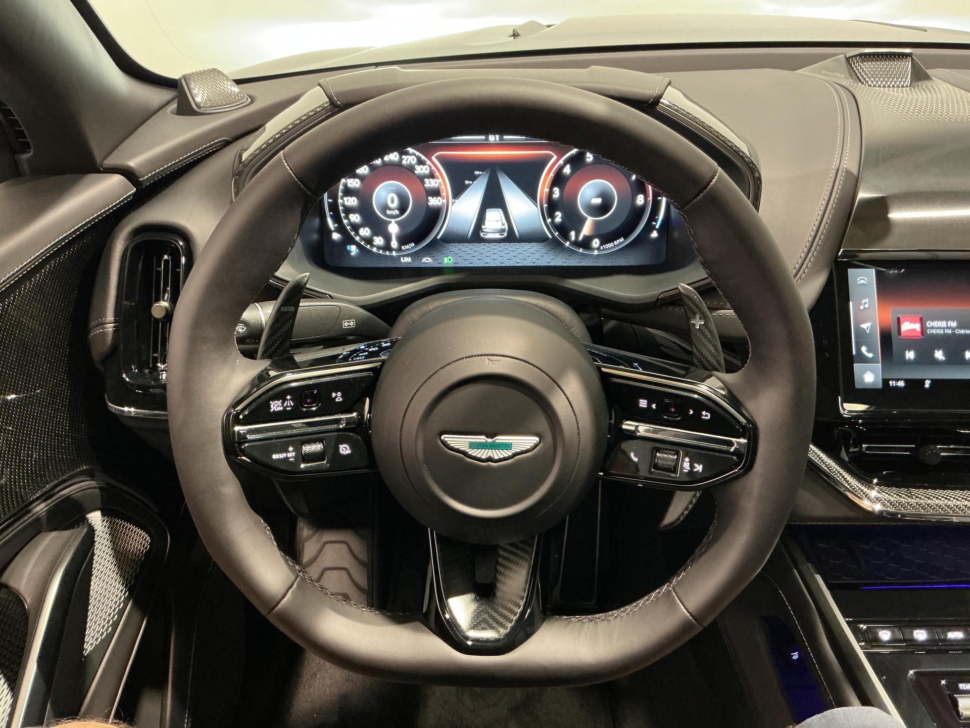 ASTON MARTIN DBX S 4.0 V8 Bi-Turbo-image-16