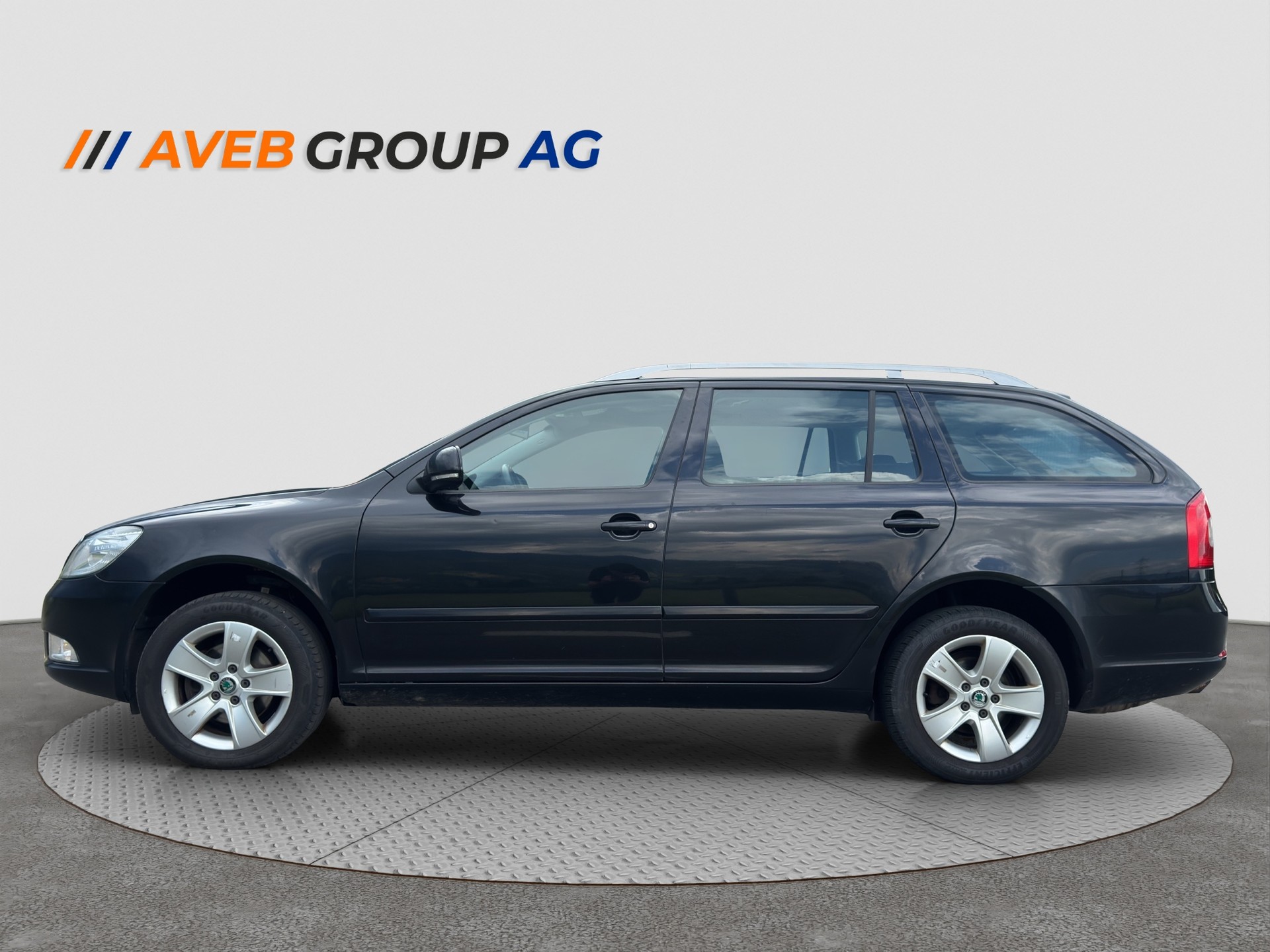 SKODA Octavia Combi 1.8 TSI Adventure 4x4-image-2