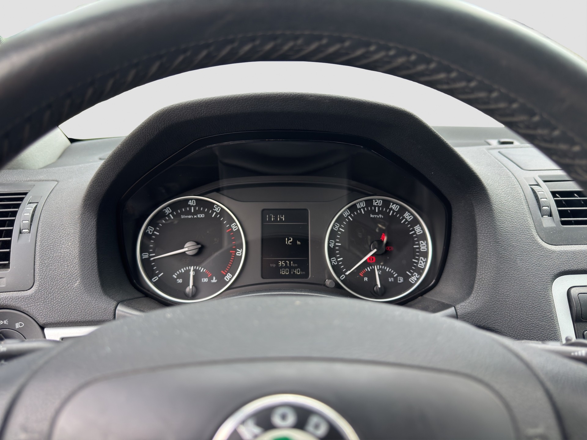 SKODA Octavia Combi 1.8 TSI Adventure 4x4-image-11