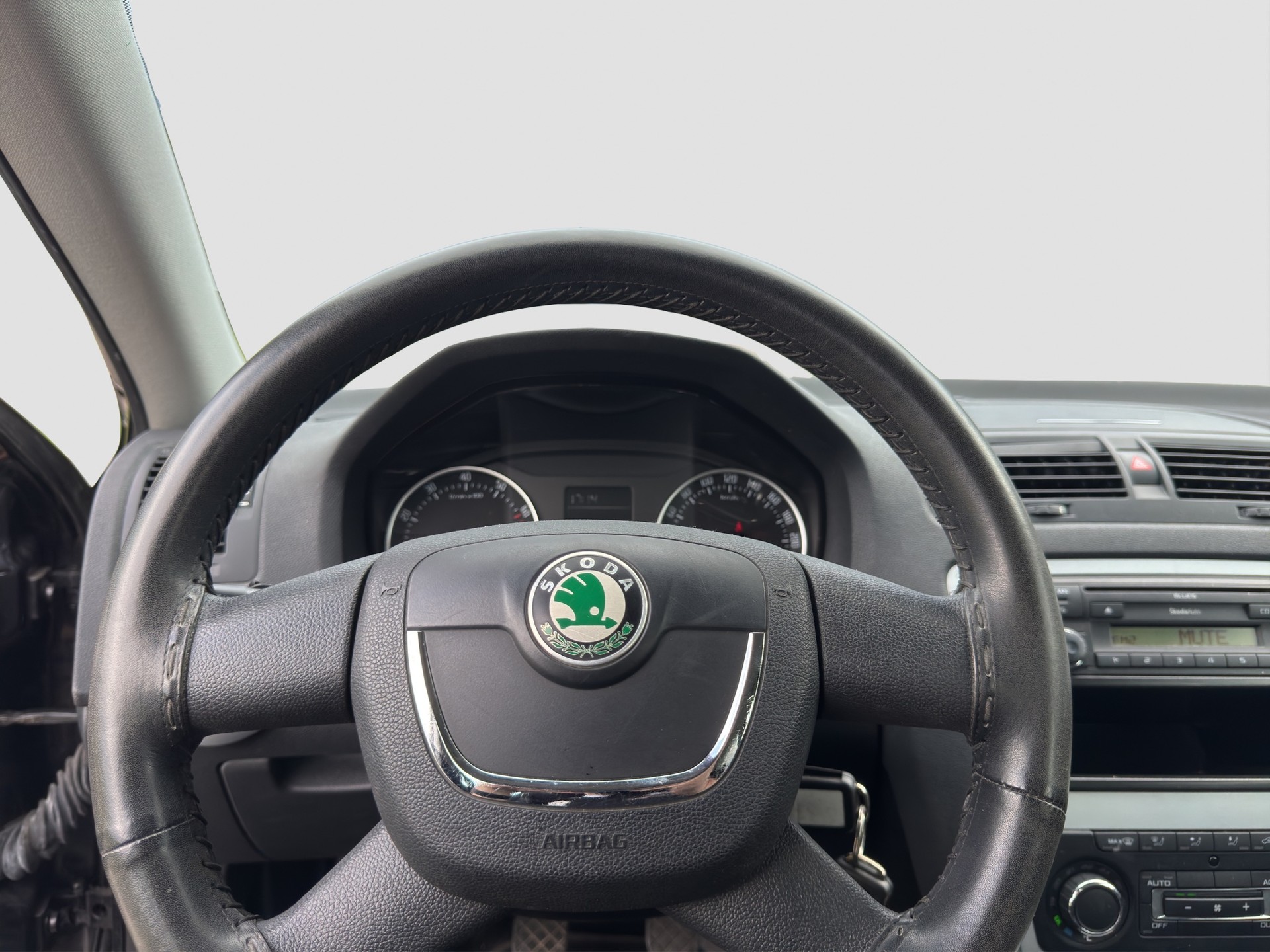 SKODA Octavia Combi 1.8 TSI Adventure 4x4-image-10