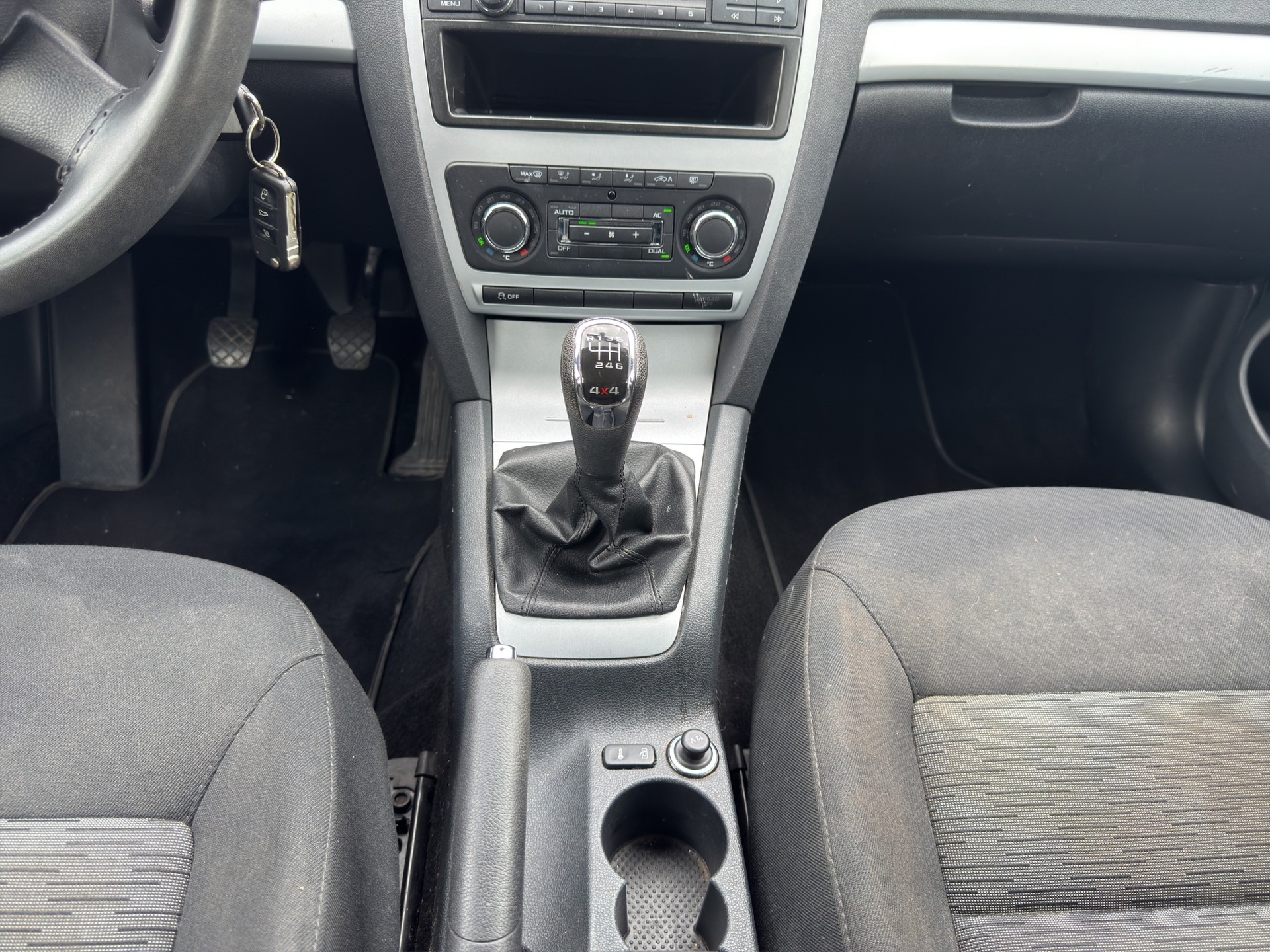 SKODA Octavia Combi 1.8 TSI Adventure 4x4-image-13