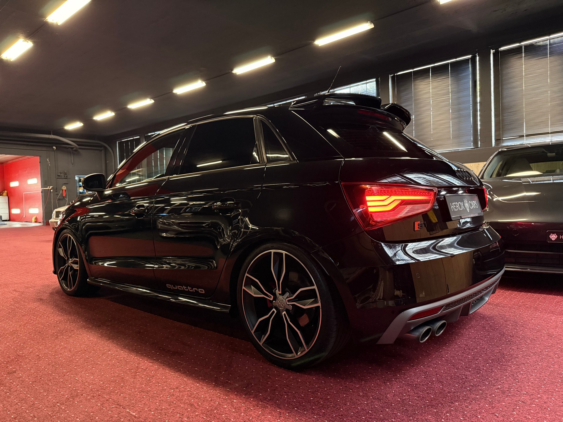 AUDI S1 Sportback 2.0 TFSI Sport quattro-image-9
