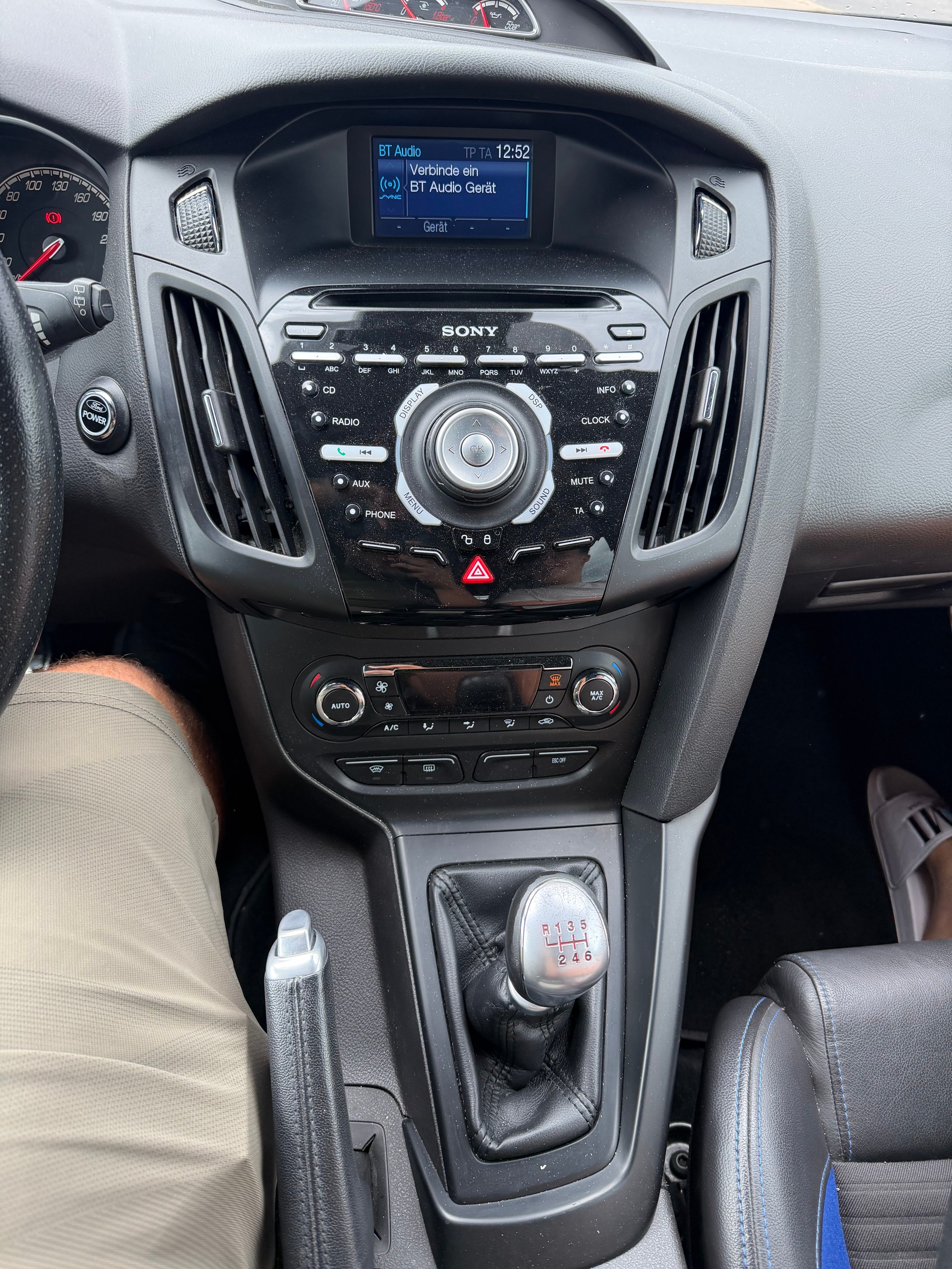 FORD Focus 2.0 SCTi ST-3-image-8