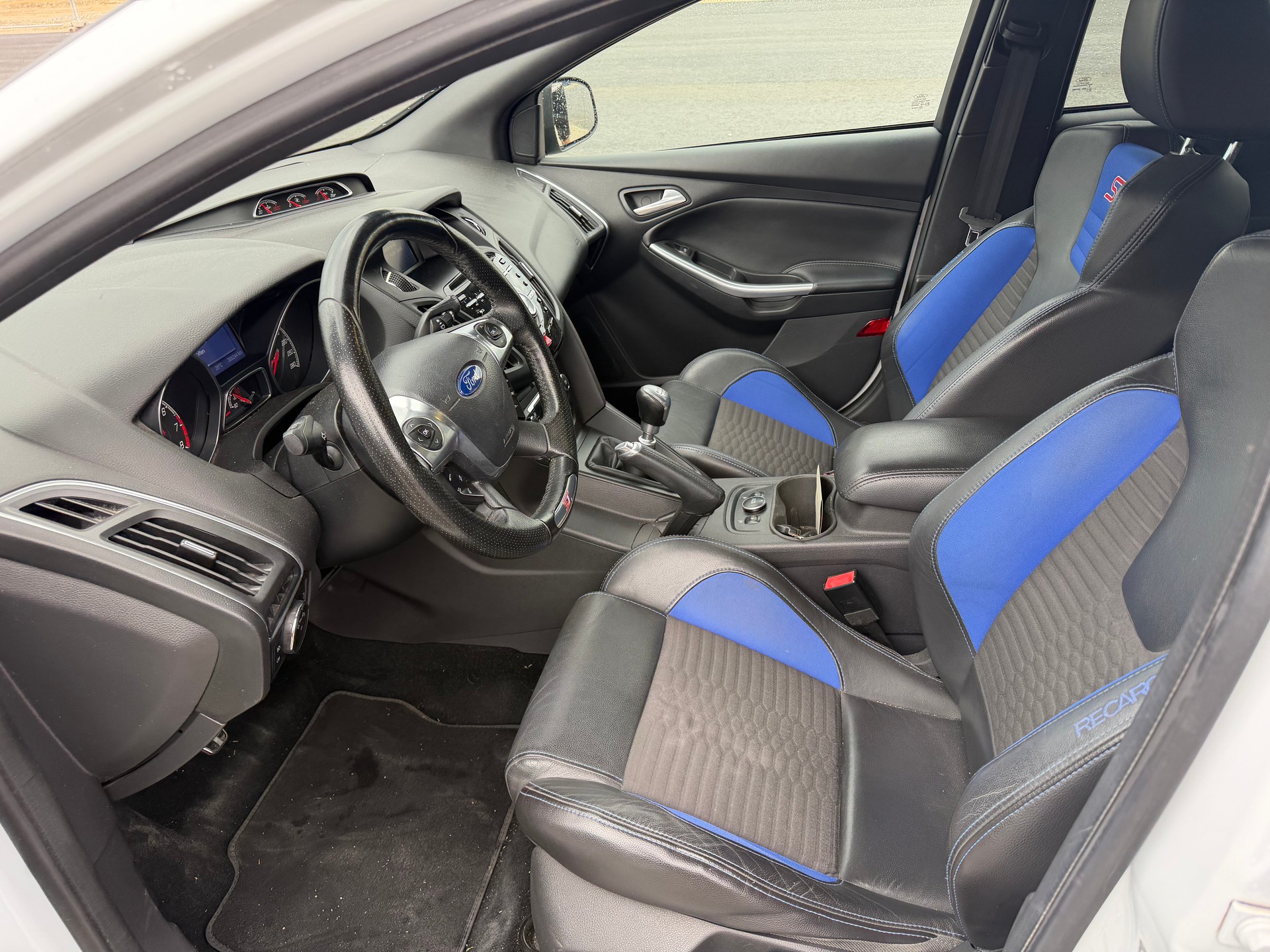 FORD Focus 2.0 SCTi ST-3-image-6