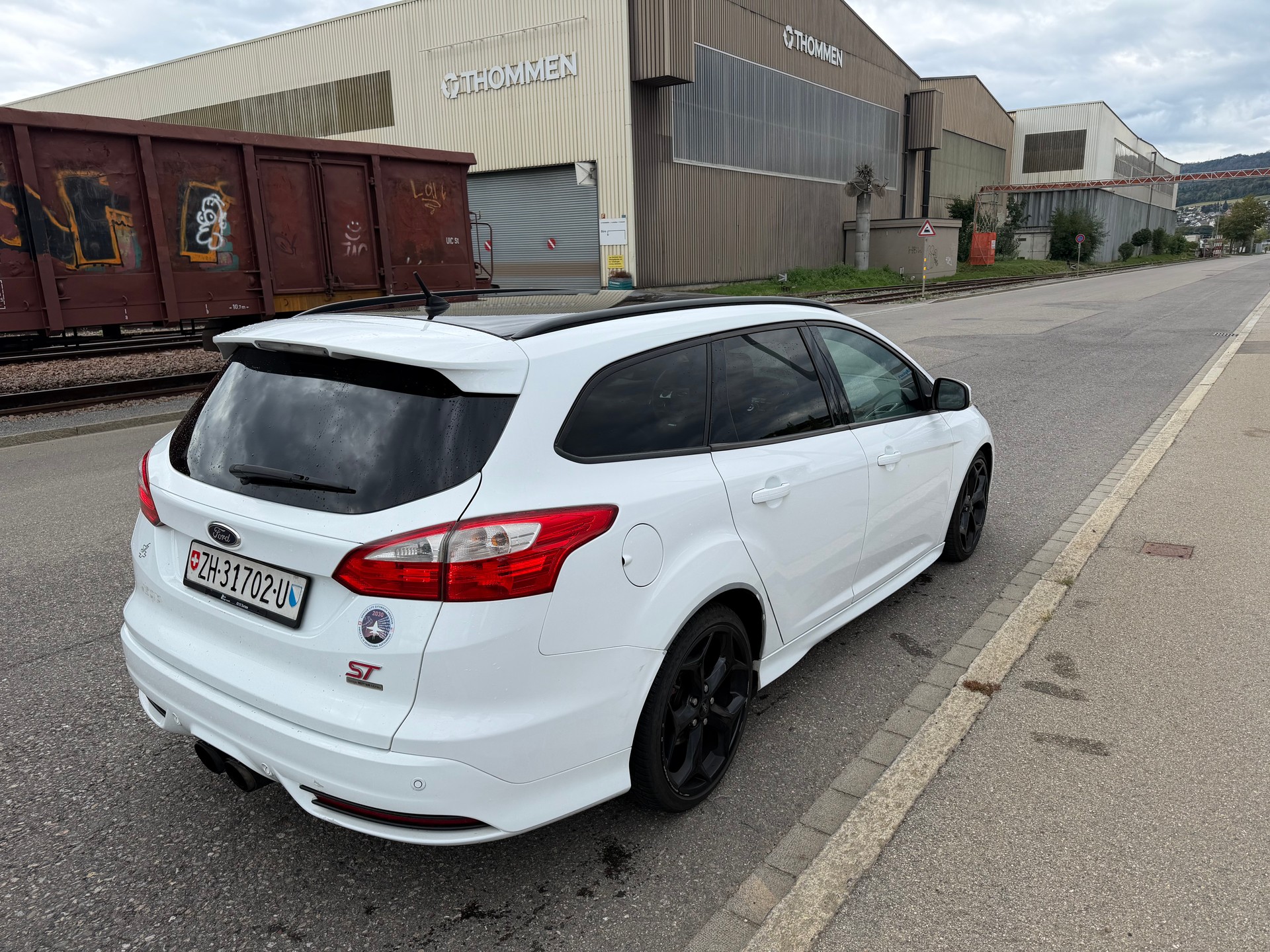 FORD Focus 2.0 SCTi ST-3-showroom-element-3